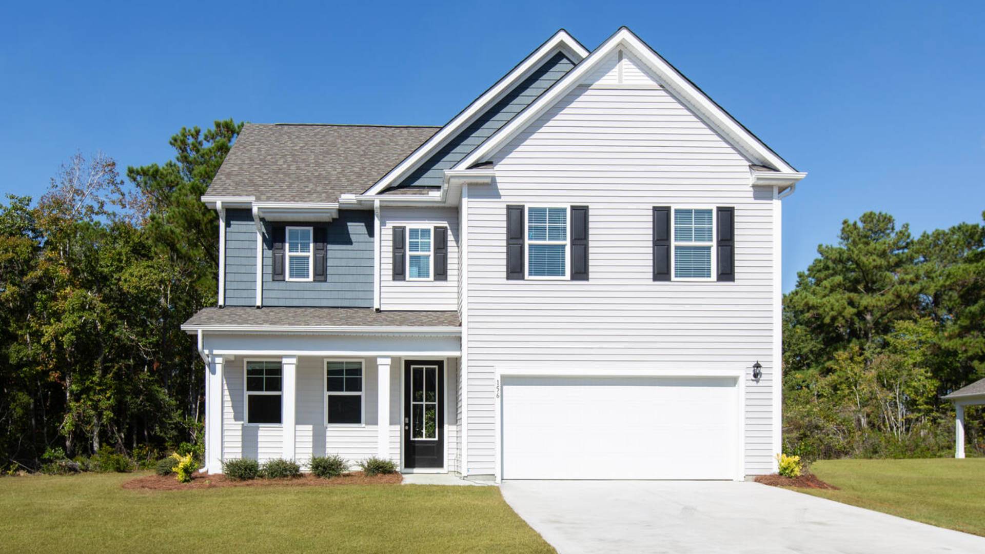 he Glynn floorplan works wonders for a functional family that requires 4 bedrooms, 2.5 bath, a flex room, and all the space and storage in between this 2350 sq. ft floorplan.