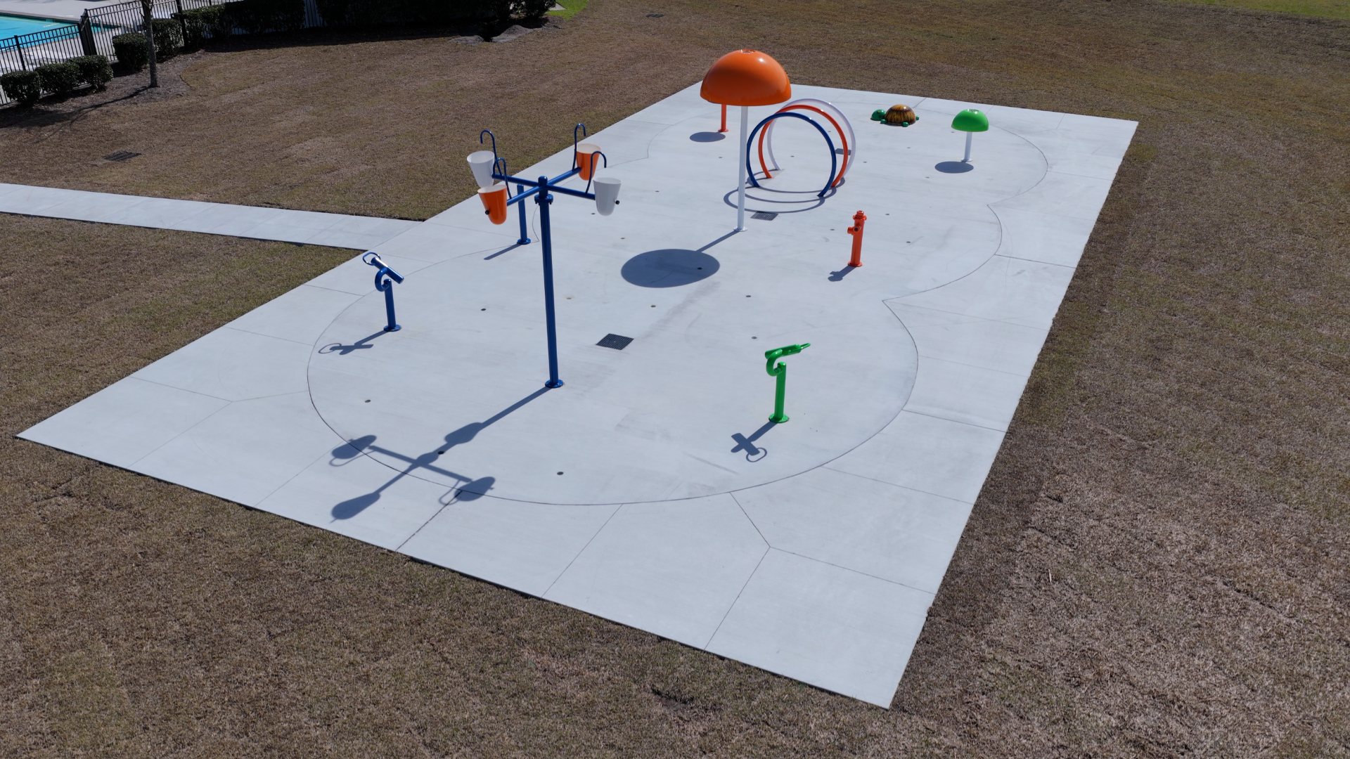 Homeowners have access to a range of amenities such as a well-equipped clubhouse, a fitness room, a spacious competition swimming pool, splashpad, a kiddie pool, a hot tub, a sports court, a playground, and picturesque nature trails for walking.