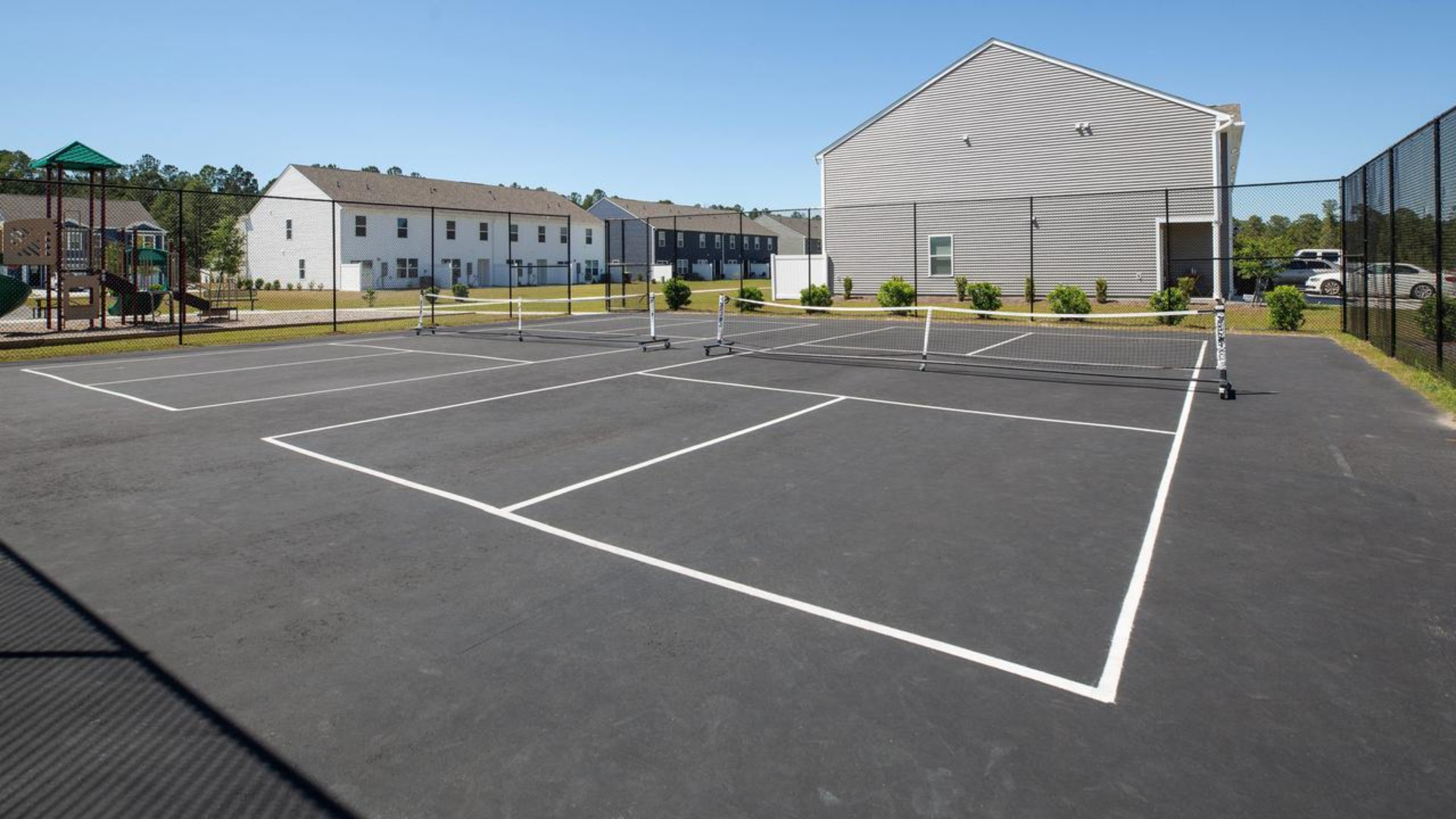 A fantastic addition to the Grayson Park community for our Homeowners! The new lineup of amenities that include Pickleball Courts, Playground, Dog Park and a Walking Trail.  Homeowners have access to a range of amenities such as a well-equipped clubhouse, a fitness room, a spacious competition swimming pool, splashpad, a kiddie pool, a hot tub, a sports court, a playground, and picturesque nature trails for walking.