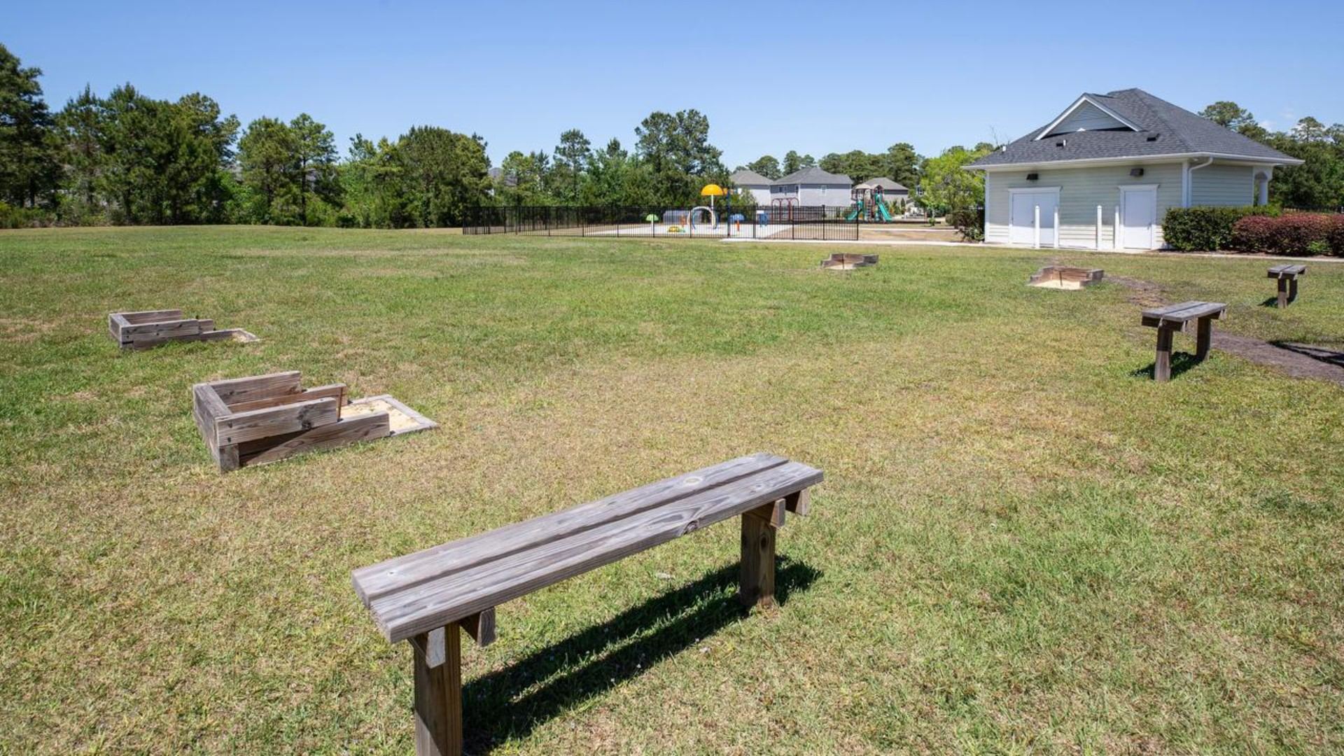 A fantastic addition to the Grayson Park community for our Homeowners! The new lineup of amenities that include Pickleball Courts, Playground, Dog Park and a Walking Trail.  Homeowners have access to a range of amenities such as a well-equipped clubhouse, a fitness room, a spacious competition swimming pool, splashpad, a kiddie pool, a hot tub, a sports court, a playground, and picturesque nature trails for walking.