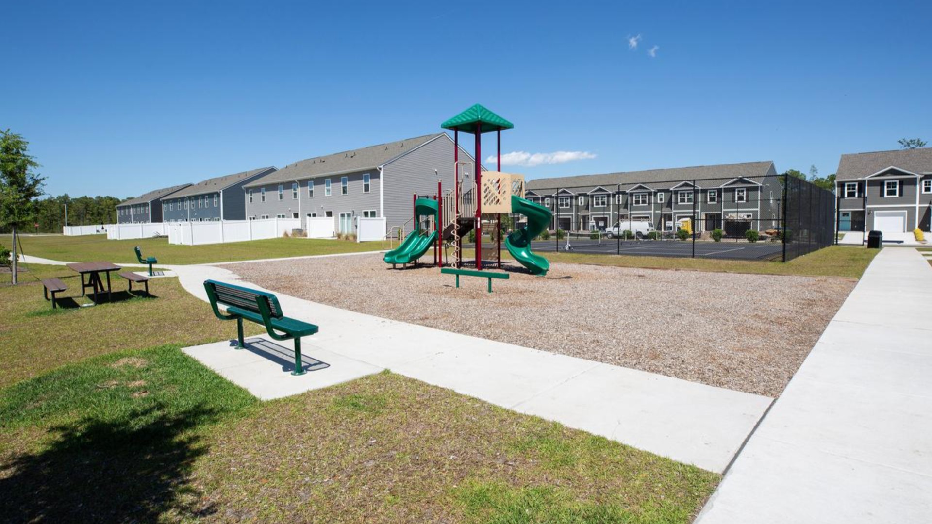 A fantastic addition to the Grayson Park community for our Homeowners! The new lineup of amenities that include Pickleball Courts, Playground, Dog Park and a Walking Trail.  Homeowners have access to a range of amenities such as a well-equipped clubhouse, a fitness room, a spacious competition swimming pool, splashpad, a kiddie pool, a hot tub, a sports court, a playground, and picturesque nature trails for walking.