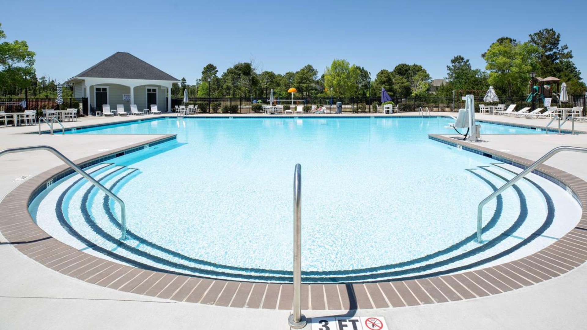 A fantastic addition to the Grayson Park community for our Homeowners! The new lineup of amenities that include Pickleball Courts, Playground, Dog Park and a Walking Trail.  Homeowners have access to a range of amenities such as a well-equipped clubhouse, a fitness room, a spacious competition swimming pool, splashpad, a kiddie pool, a hot tub, a sports court, a playground, and picturesque nature trails for walking.