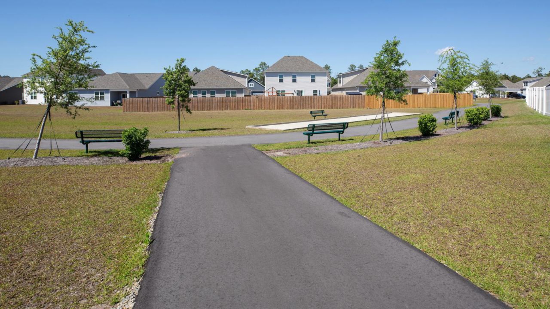 Discover the allure of Grayson Park, located in a fast-growing area and surrounded by nature. Grayson Park is a lively yet leisurely community, offering an ideal living environment. A fantastic addition to the Grayson Park community for our Homeowners! The new lineup of amenities that include Pickleball Courts, Playground, Dog Park and a Walking Trail.  Homeowners have access to a range of amenities such as a well-equipped clubhouse, a fitness room, a spacious competition swimming pool, splashpad, a kiddie pool, a hot tub, a sports court, a playground, and picturesque nature trails for walking.