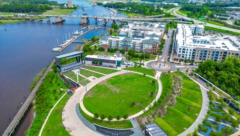 Explore the Wilmington, NC River District, bustling with locally-owned shops, restaurants and nightlife and enjoy breathtaking views of the Cape Fear River. Wilmington is a port city in North Carolina