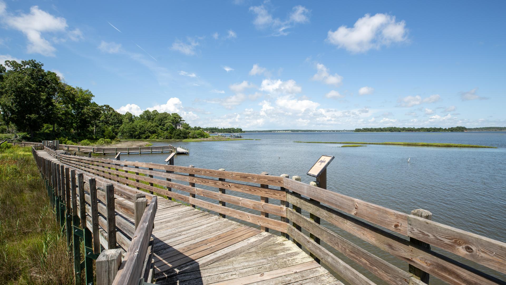 Merchant Point is within minutes of beautiful North Carolina beaches, shopping, banks, churches, public golf courses and much more, all surrounded by the natural beauty that has been so well preserved.  Jacksonville, North Carolina offers lots to do: Food, soft adventure, and more. Experience the many restaurants and chain offerings you won't find in other cities of this size. Tour our one-of-a-kind national military memorials, get on the water, soak up the beach and shop in Swansboro.