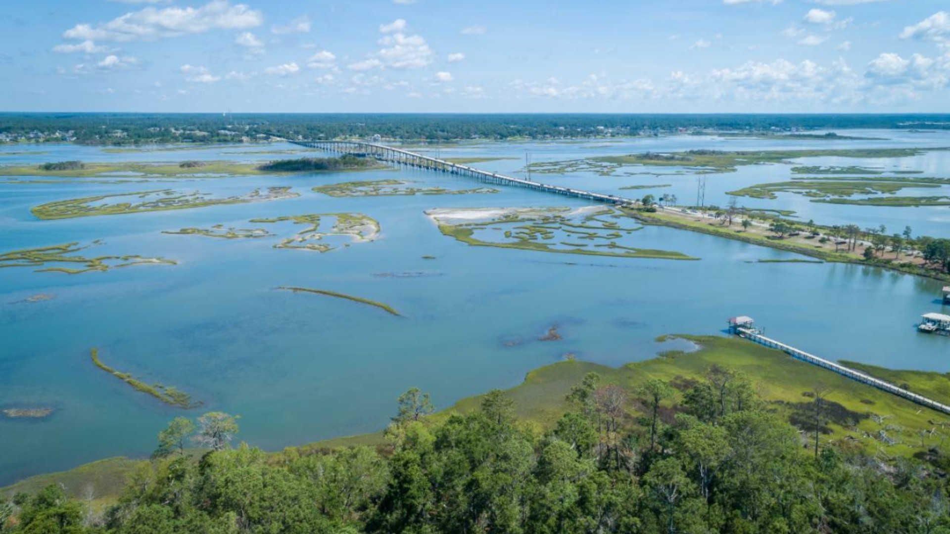 Merchant Point is within minutes of beautiful North Carolina beaches, shopping, banks, churches, public golf courses and much more, all surrounded by the natural beauty that has been so well preserved.
