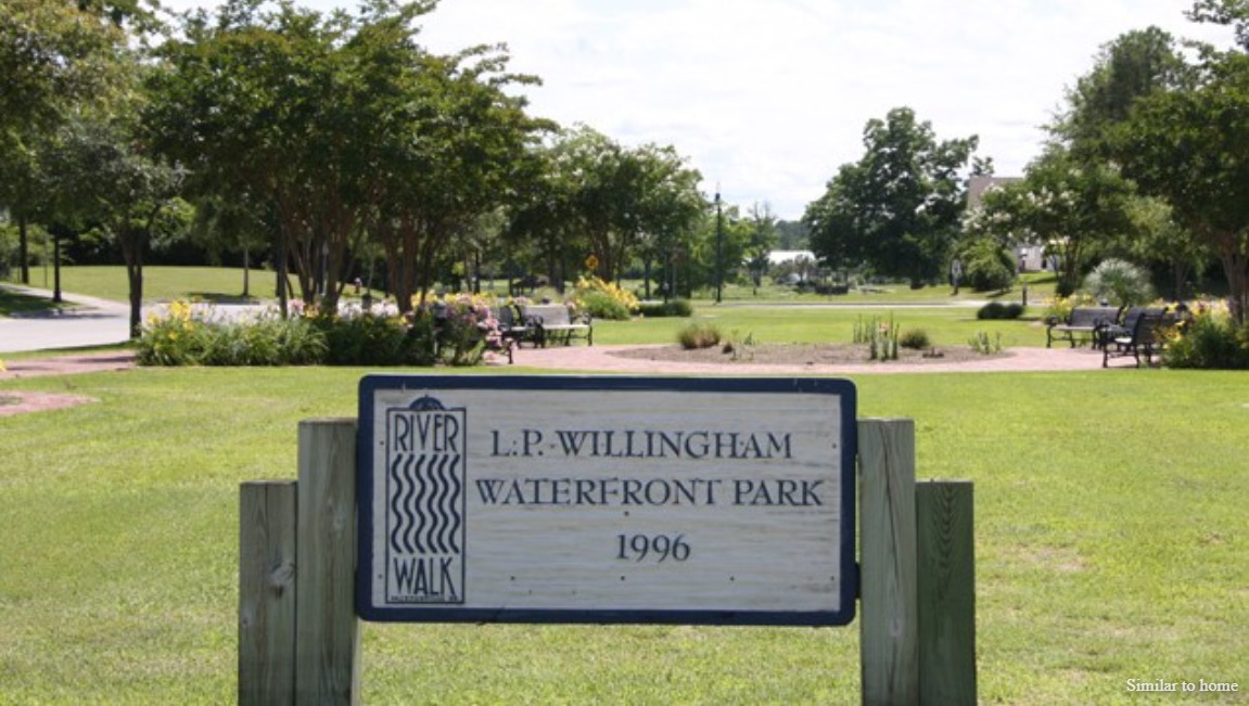 Merchant Point is within minutes of beautiful North Carolina beaches, shopping, banks, churches, public golf courses and much more, all surrounded by the natural beauty that has been so well preserved.