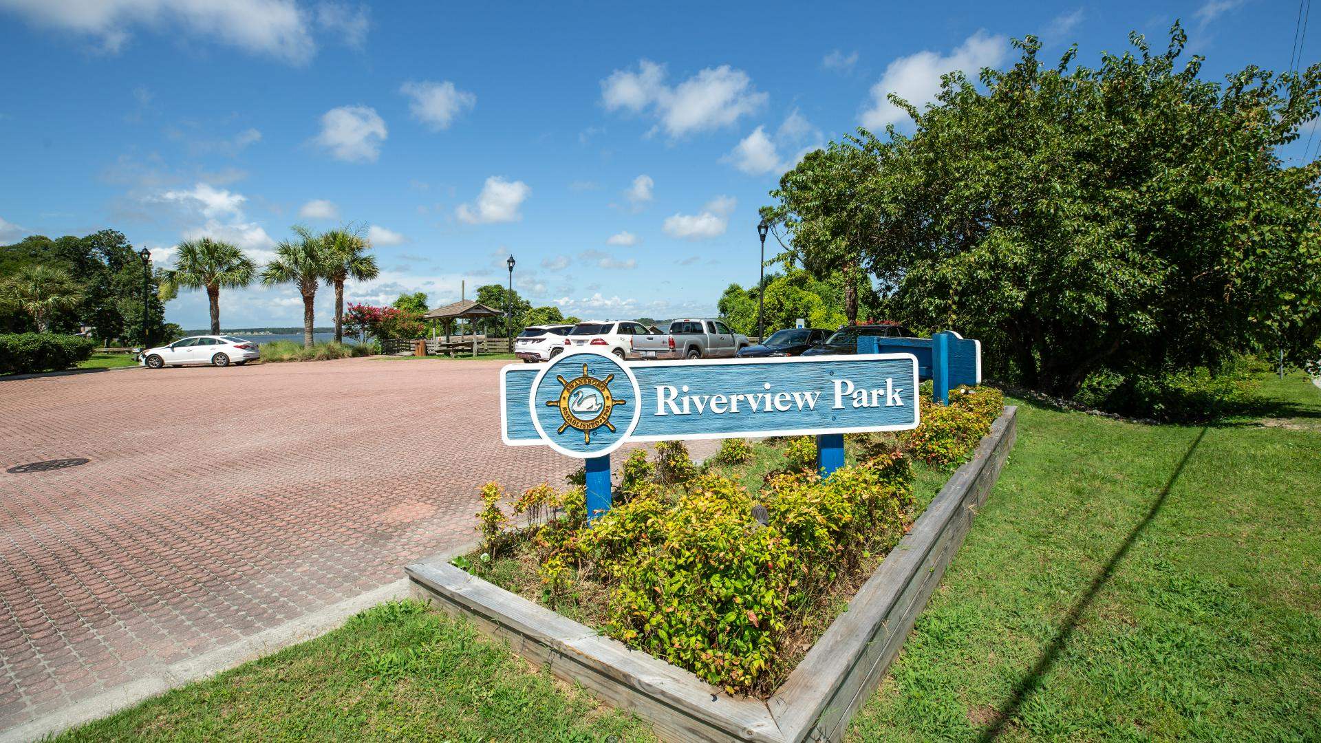 Jacksonville, NC, is special for its significant Marine Corps presence, Camp Lejeune, making it a young, military-focused city with rich military history reflected in sites alongside coastal access to the New River and Atlantic Ocean, offering outdoor recreation like kayaking, beaches, and blending military heritage with outdoor fun and Southern charm.