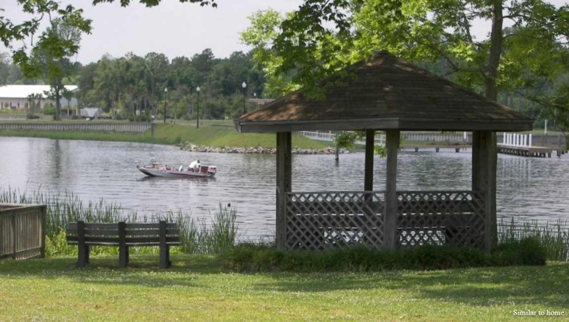 Merchant Point is within minutes of beautiful North Carolina beaches, shopping, banks, churches, public golf courses and much more, all surrounded by the natural beauty that has been so well preserved.