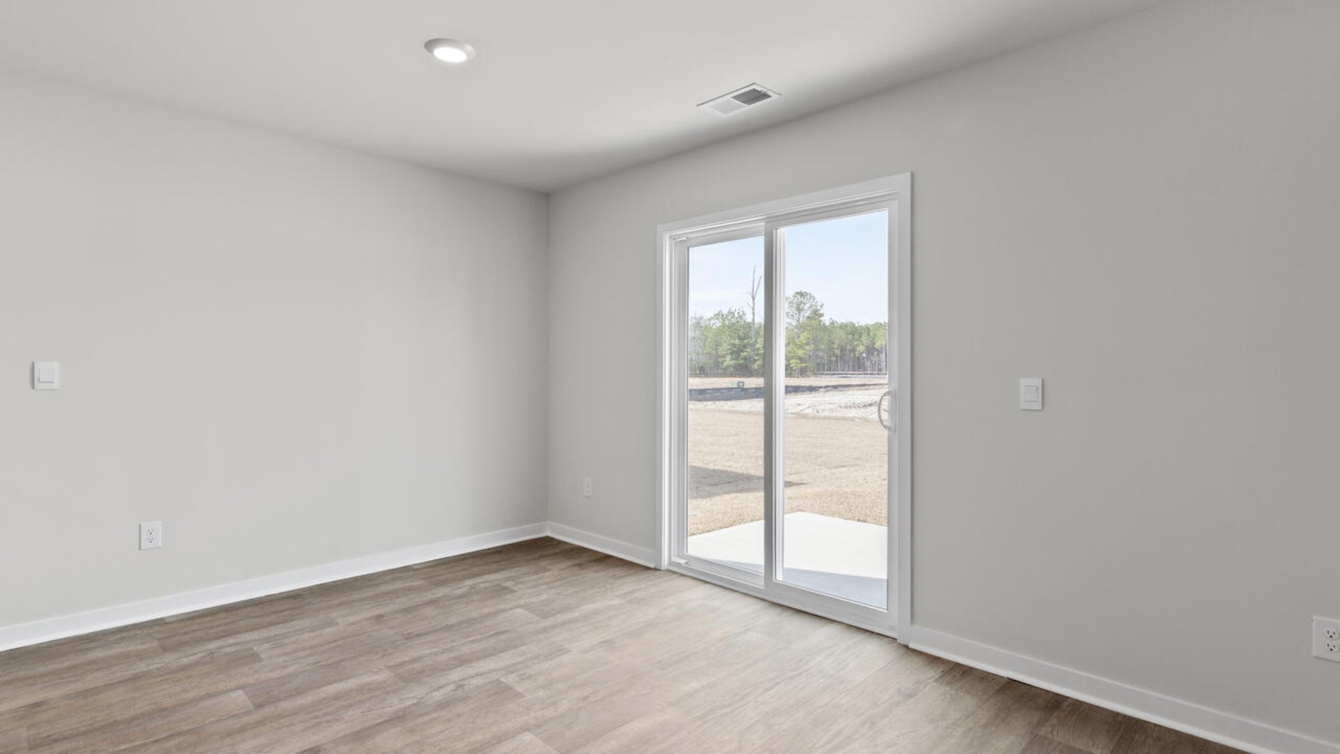 The Hayden offers 2,511 square feet with 5 bedrooms, 3 full bathrooms, 2-car garage and is one of our two-story floorplans featured in Brookside in Richlands, North Carolina. With 3 modern exteriors to choose from, the Hayden is sure to turn heads.