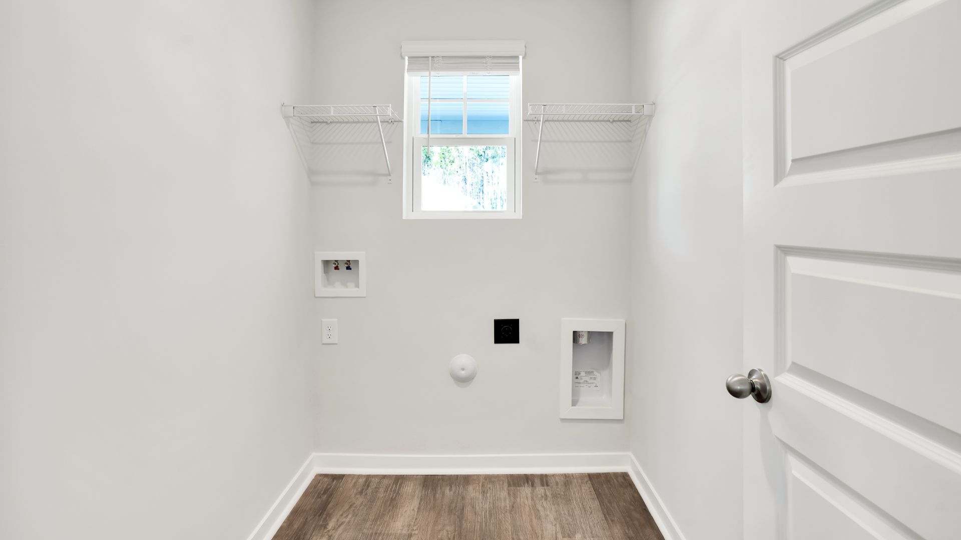 Inside this 3 bedroom, 2 bathroom home, you’ll find 1,459 square feet of comfortable living. This one-story home is meticulously designed to optimize living space through an open-concept layout.