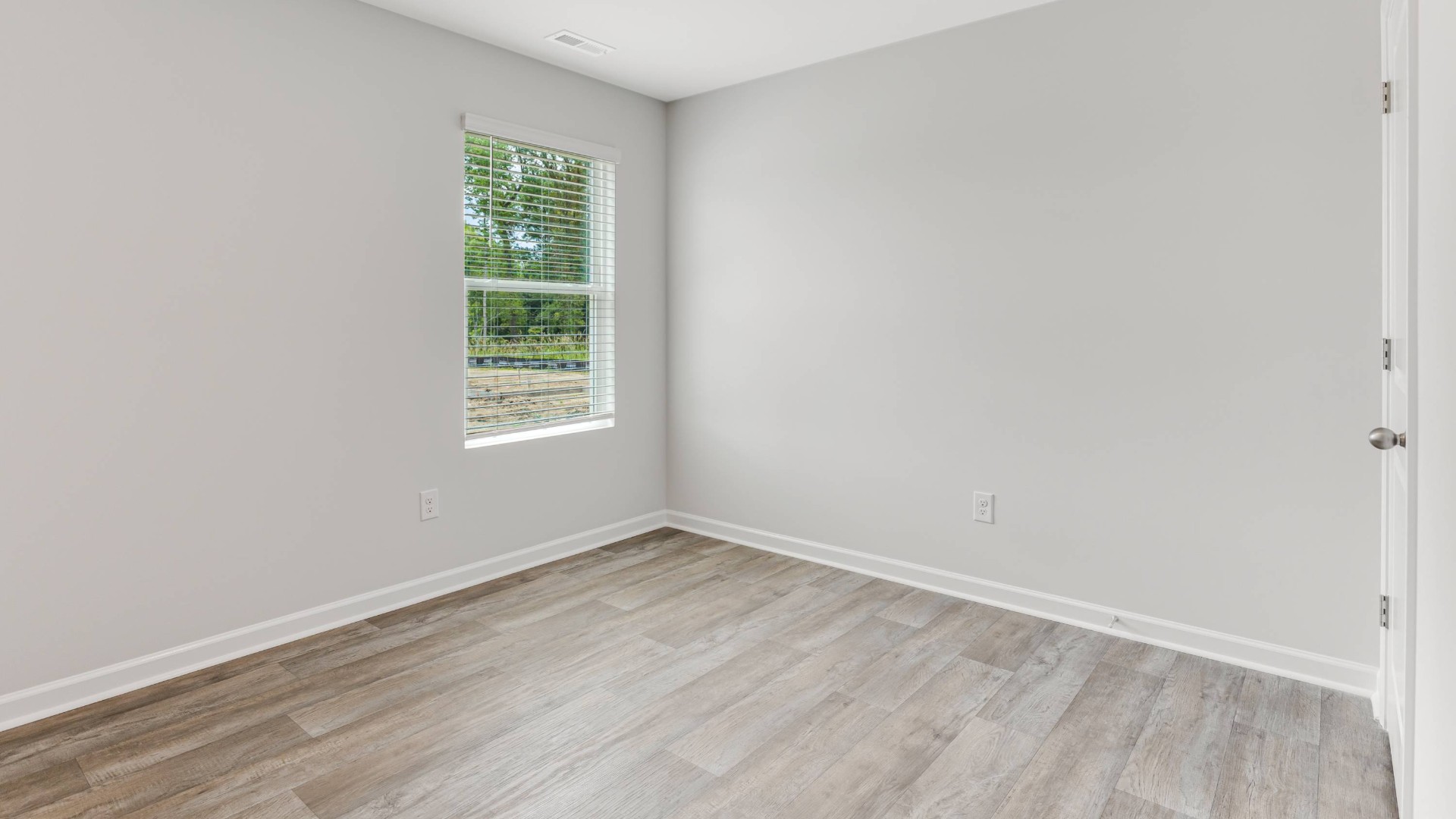 Guest bedroom with window