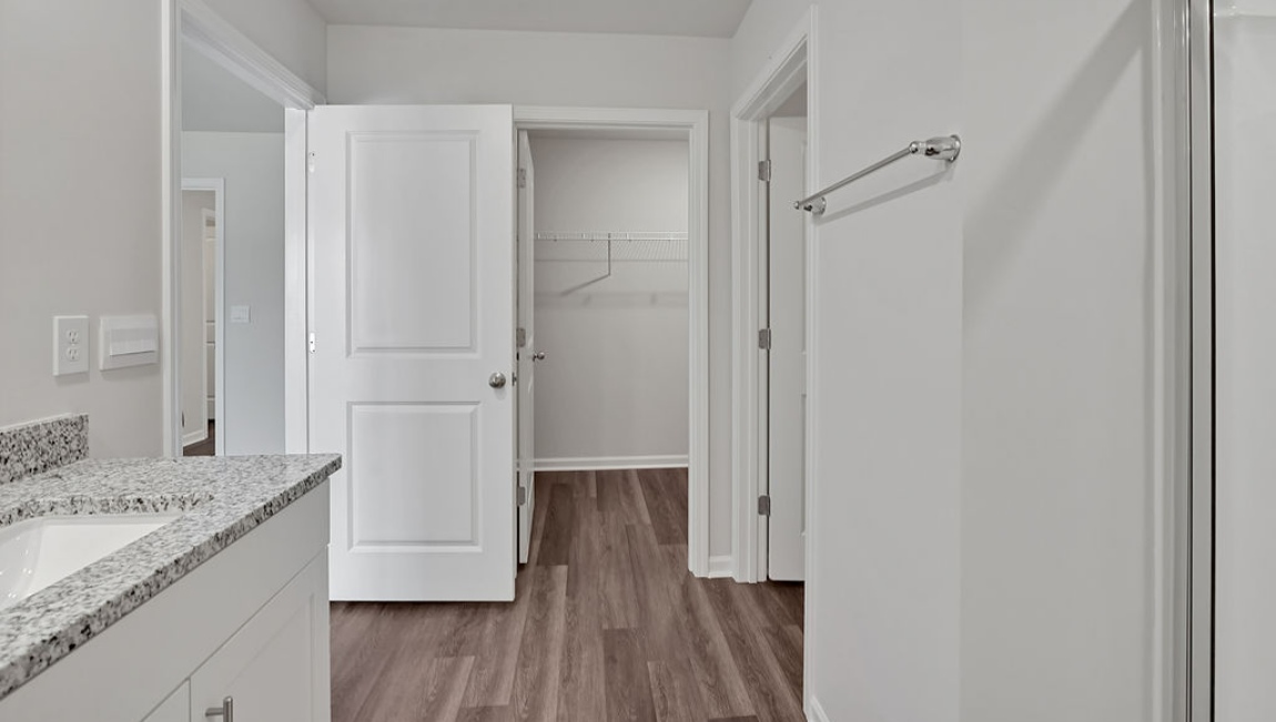 Main bathroom with walk in shower