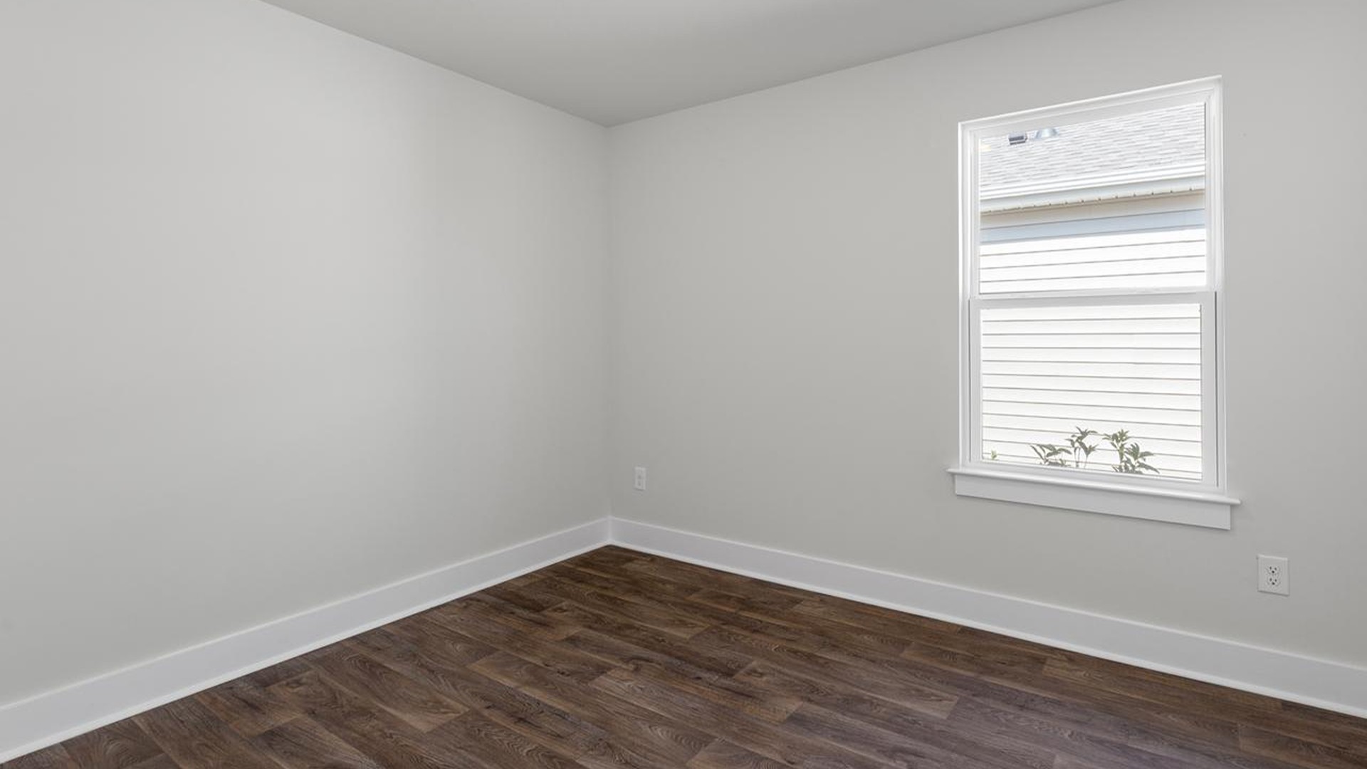 At the front are two guest bedrooms and a full bathroom, perfect for visitors or a home office.