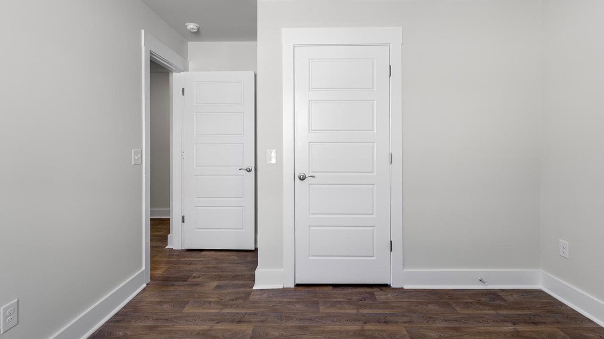 At the front are two guest bedrooms and a full bathroom, perfect for visitors or a home office.