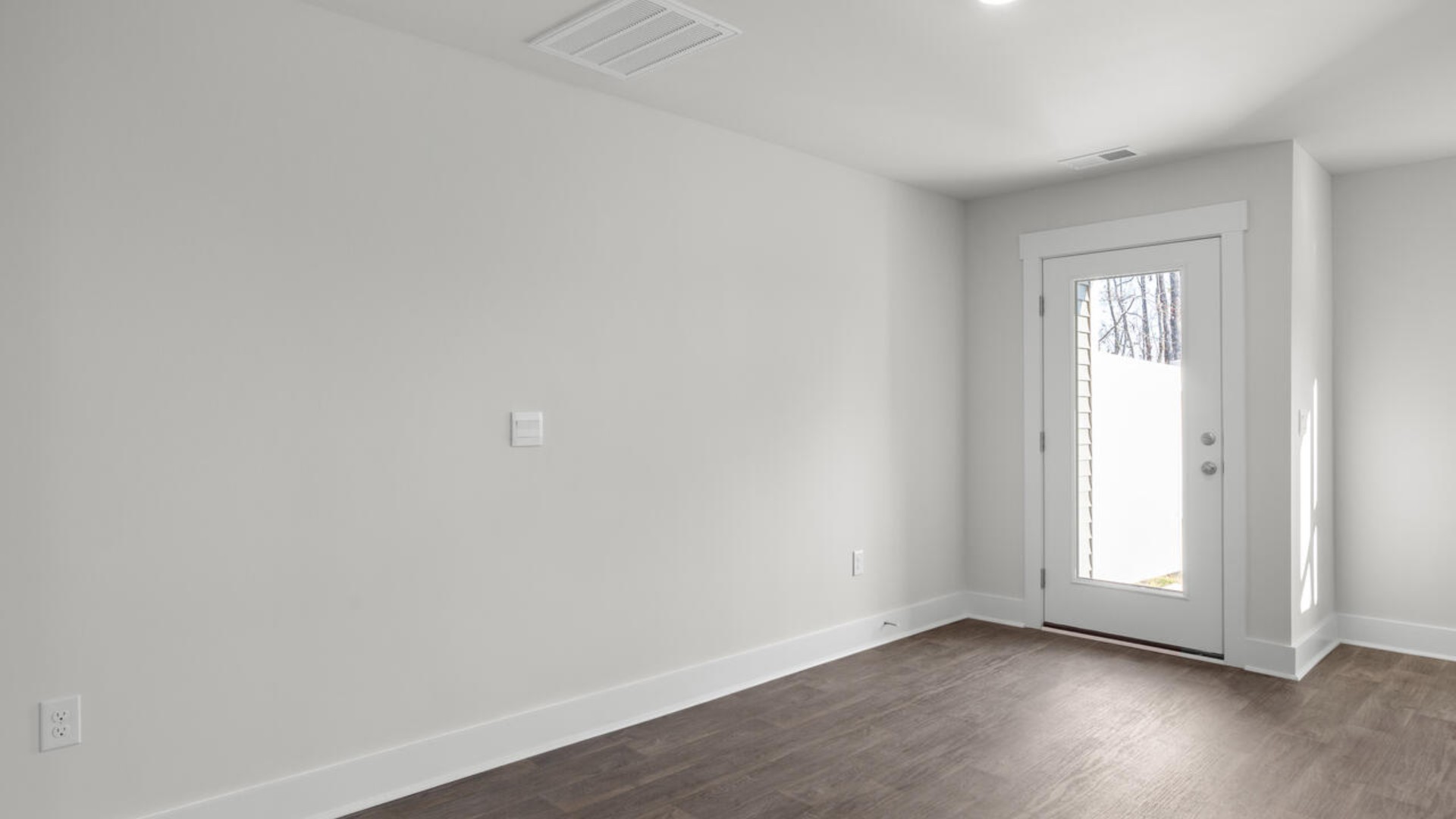 Your new Pearson features an open concept first floor anchored by a spacious kitchen with granite countertops, stainless steel appliances and a peninsula bar that overlooks your family and dining room. I