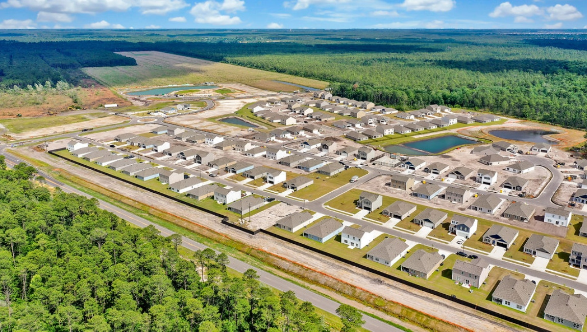 Located just north of Wilmington with easy access to Hwy 40, you'll love the short commute to all the areas recreation and attractions. Love shopping and dining? You'll find all the popular shops and local eateries just a short drive away.