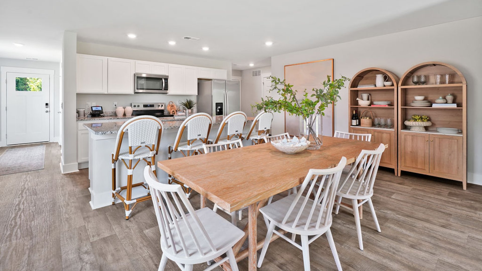 nside this 5 bedroom, 3.5 bathroom home with loft, you’ll find 2,583 square feet of comfortable living. The living area is an open concept, where your kitchen, living, and dining areas blend seamlessly into a space perfect for everyday living and entertaining.