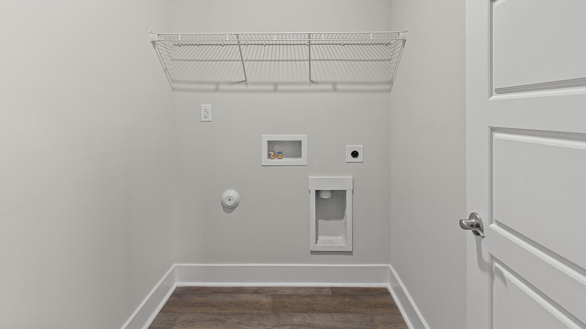 The Manning is a 4-bedroom, 2.5-bathroom, 2,203 sq ft home with a 2-car garage, and it has the owner's suite on the main level. Entering the great room we find the dining area, family room and a wonderful cook's kitchen are all together for open living.