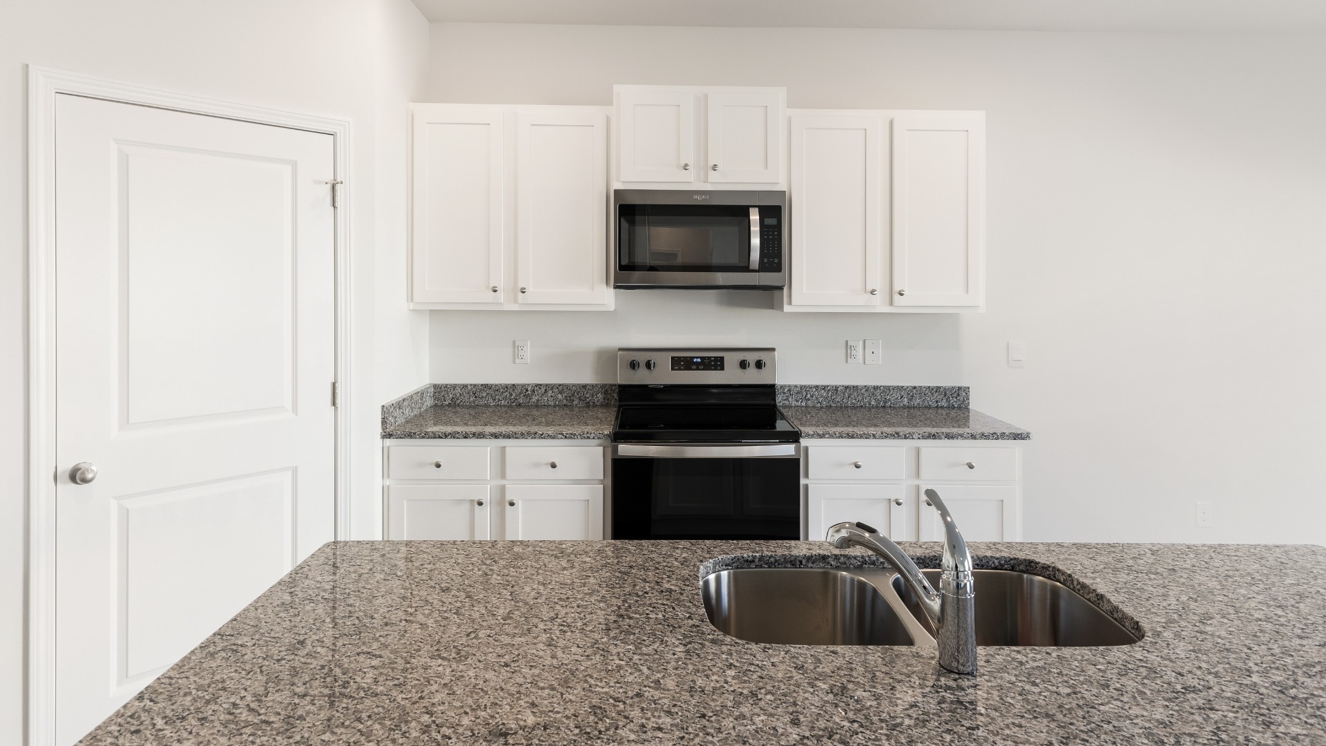 The Hayden offers 2,511 square feet with 5 bedrooms, 3 full bathrooms, 2-car garage and is one of our two-story floorplans featured in our Sidbury Station community in Wilmington, North Carolina. With 2 modern exteriors to choose from, the Hayden is sure to turn heads.