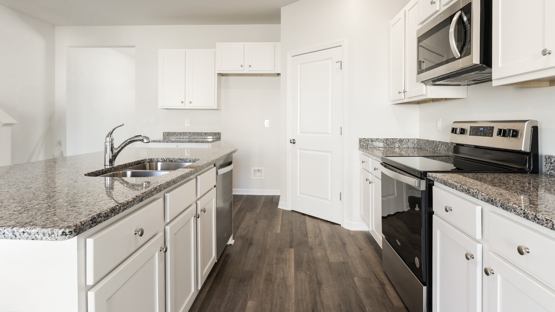 The Hayden offers 2,511 square feet with 5 bedrooms, 3 full bathrooms, 2-car garage and is one of our two-story floorplans featured in our Sidbury Station community in Wilmington, North Carolina. With 2 modern exteriors to choose from, the Hayden is sure to turn heads.