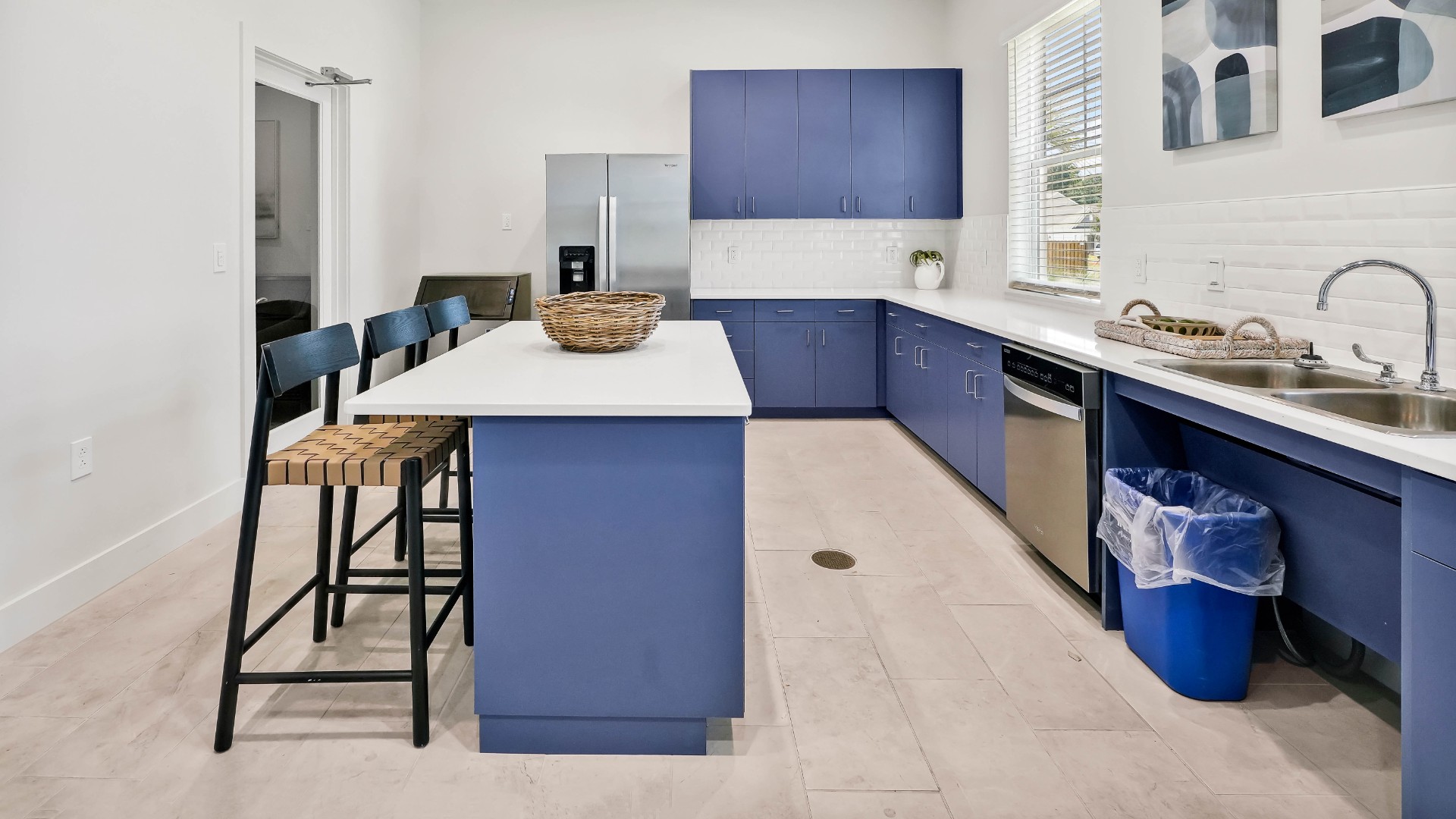 Homeowners will enjoy a resort style swimming pool, clubhouse with full kitchen, fitness room, simulated golf, pool table, fire pit area, multi-game court, discovery playground and amenity pond.