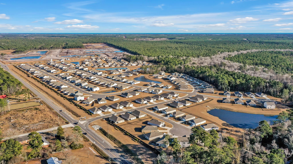 Located just north of Wilmington with easy access to Hwy 40, you'll love the short commute to all the areas recreation and attractions. Love shopping and dining