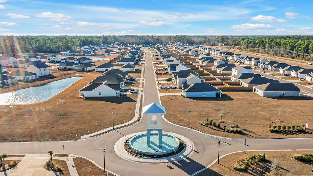 Located just north of Wilmington with easy access to Hwy 40, you'll love the short commute to all the areas recreation and attractions. Love shopping and dining