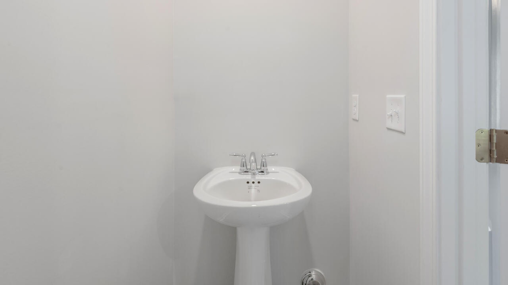 The Brandon offers an open floorplan where the great room leads into the dining room. The adjoining kitchen has a breakfast bar and pantry. Primary Suite with Deluxe Bath. Walk in closet off Primary Bath.