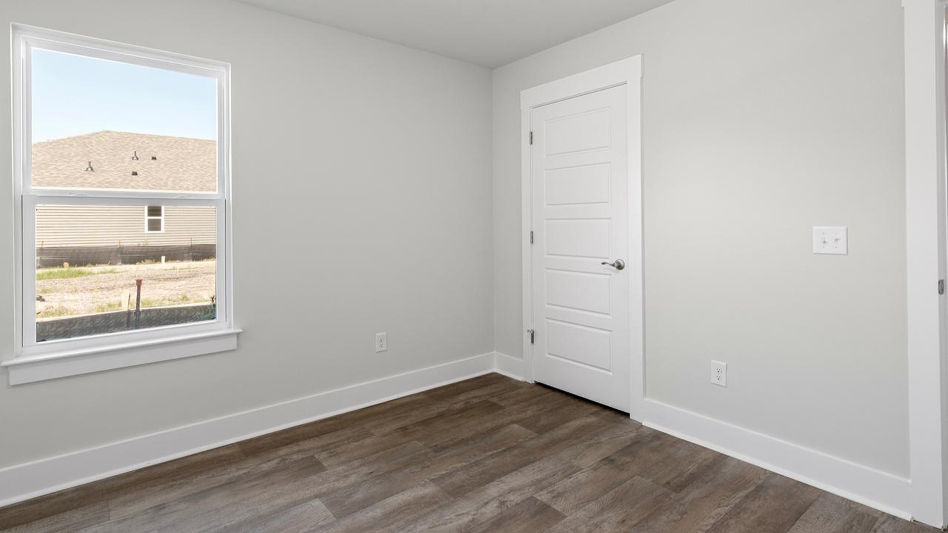 . In addition, there are another 2 bedrooms and full bath. In every bedroom you’ll have vinyl floors and a closet in each room.