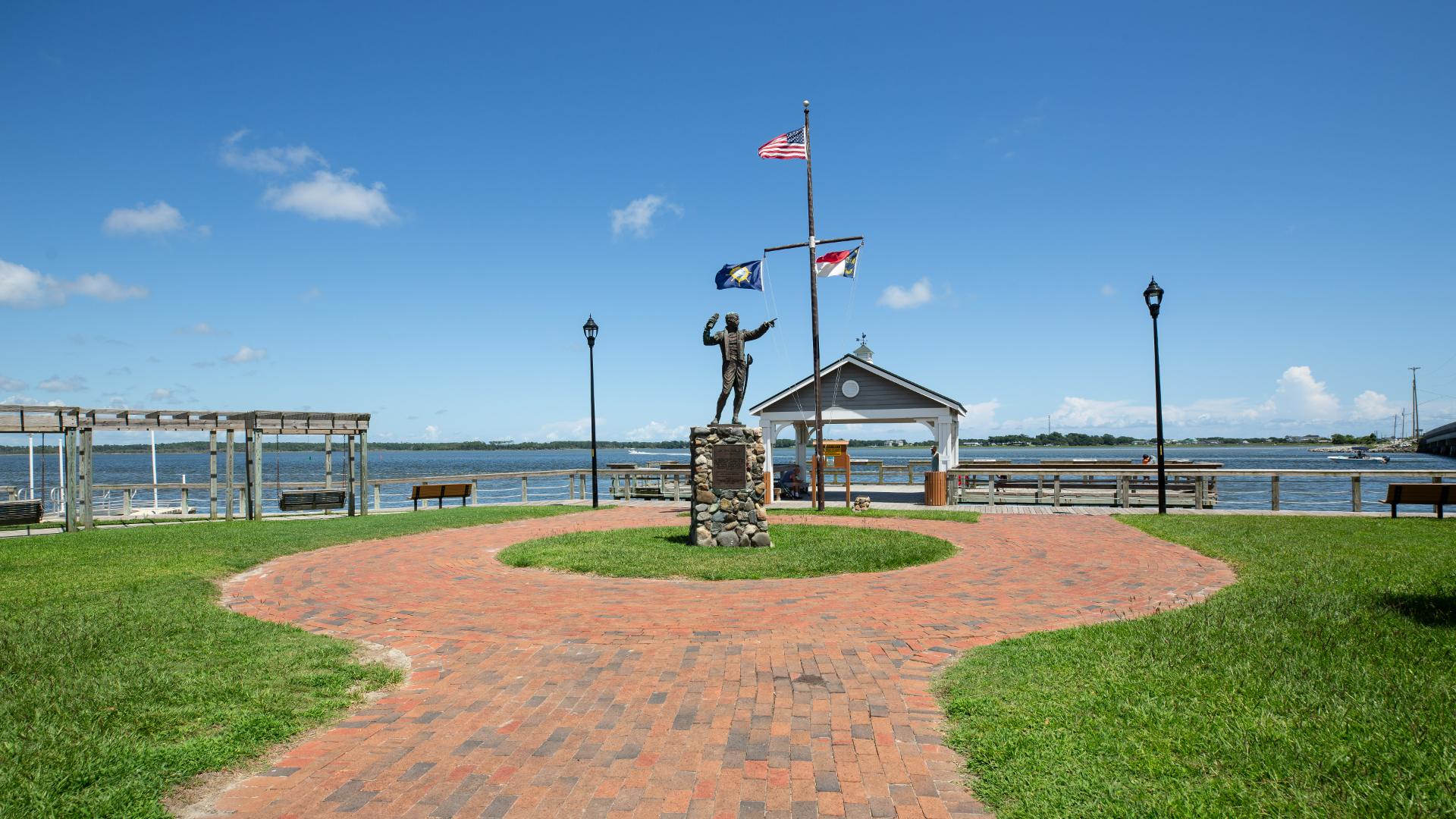 this community offers easy access Emerald Isle's oceanfront and soundside public accesses and parks that offer a wealth of amenities.