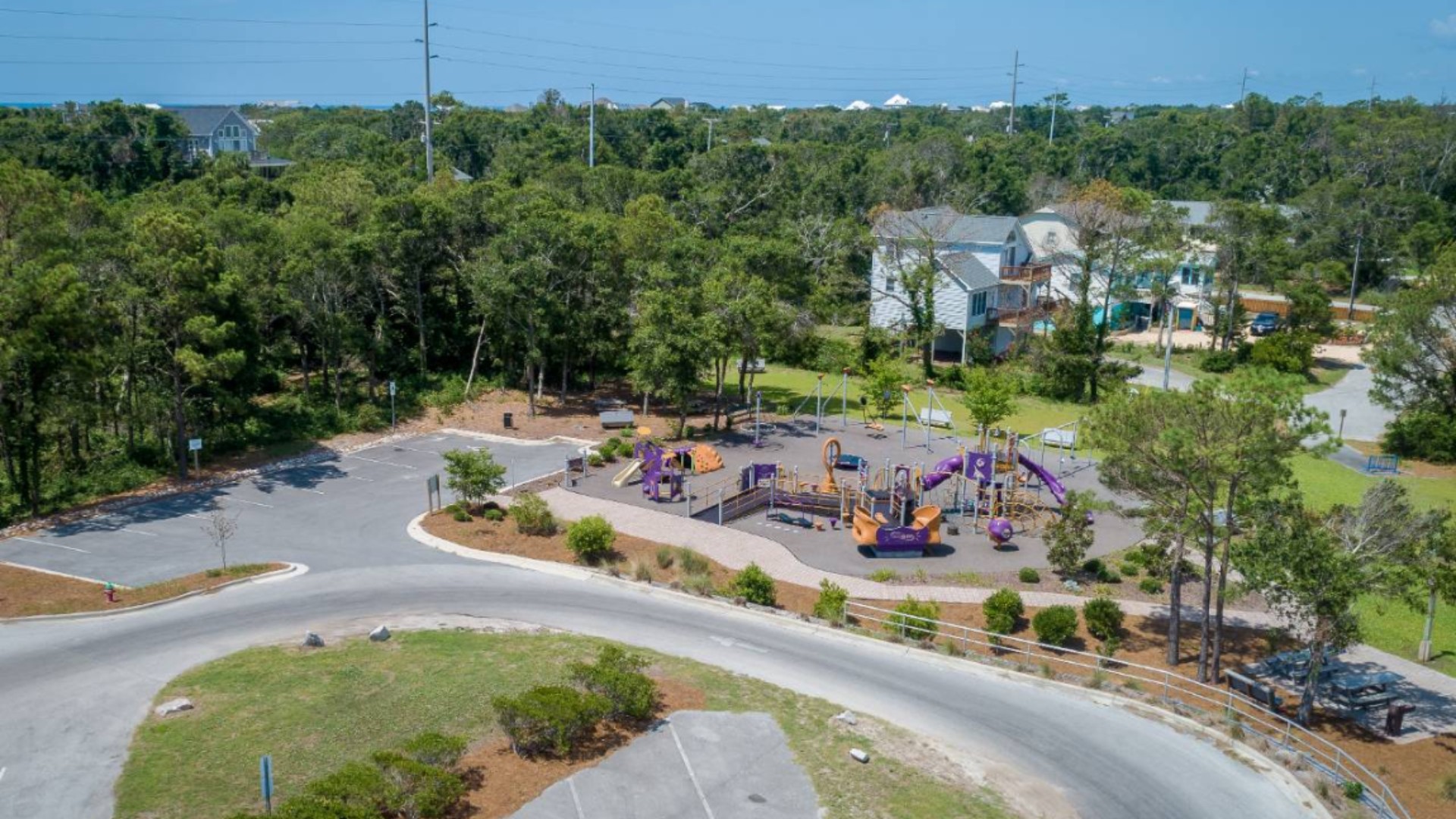 this community offers easy access Emerald Isle's oceanfront and soundside public accesses and parks that offer a wealth of amenities.
