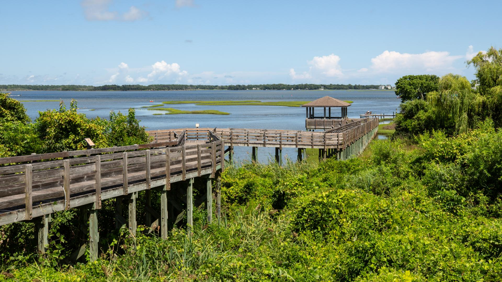 this community offers easy access Emerald Isle's oceanfront and soundside public accesses and parks that offer a wealth of amenities.