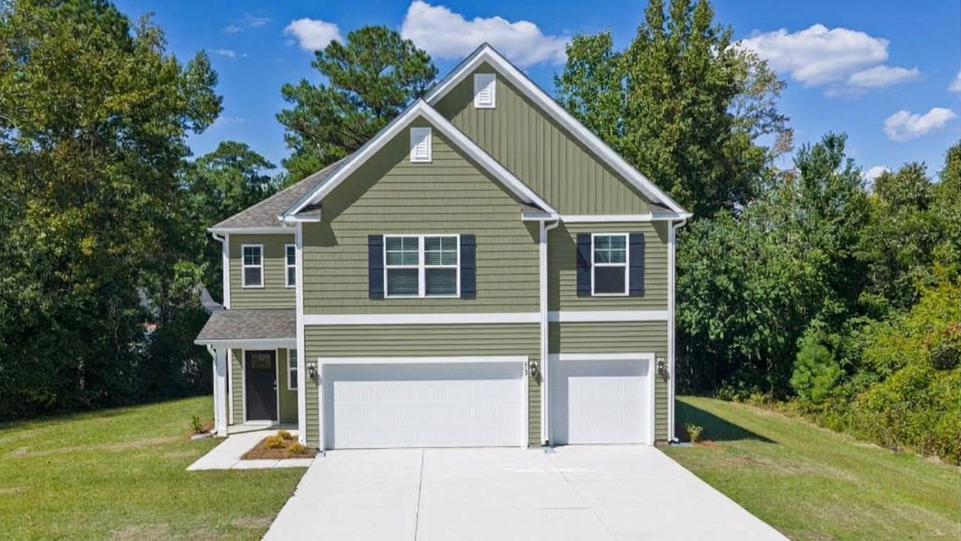 the Guilford is sure to turn heads. Inside these 5 bedrooms, 4.5-bathroom home, you’ll find 3,503 square feet of comfortable living.