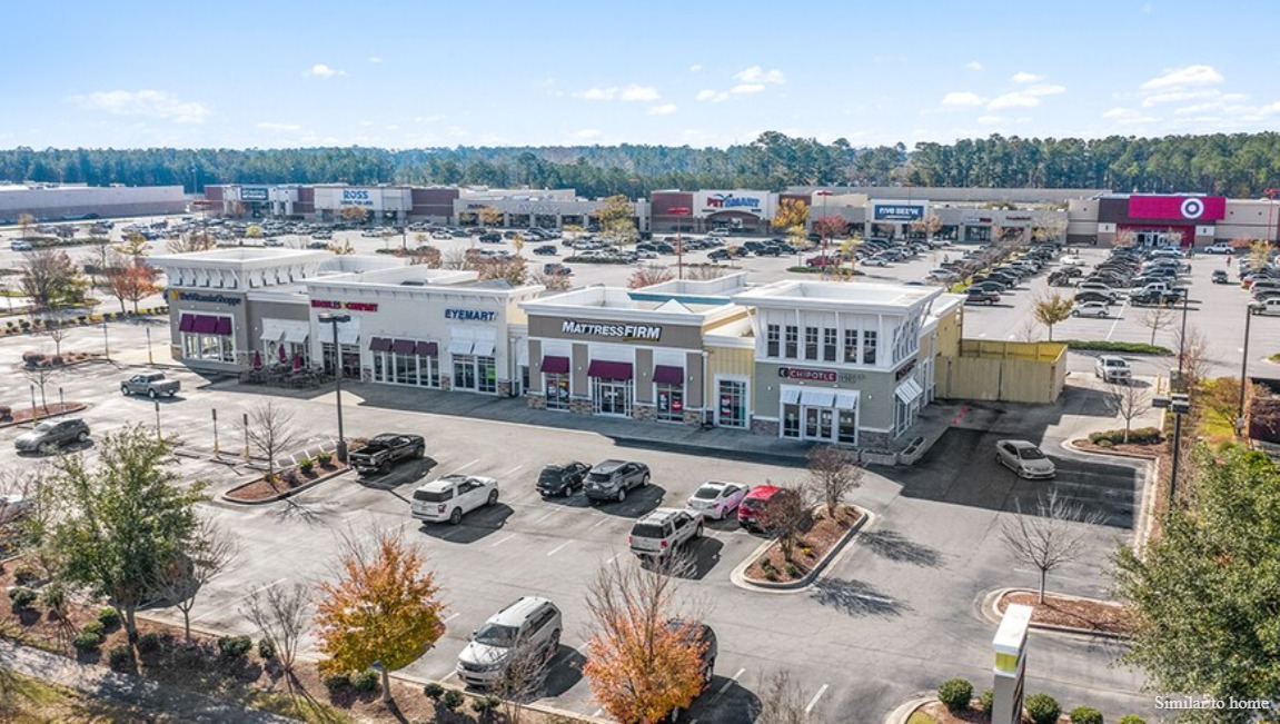 Jacksonville, NC, is special for its significant Marine Corps presence, Camp Lejeune, making it a young, military-focused city with rich military history reflected in sites alongside coastal access to the New River and Atlantic Ocean, offering outdoor recreation like kayaking, beaches, and blending military heritage with outdoor fun and Southern charm.