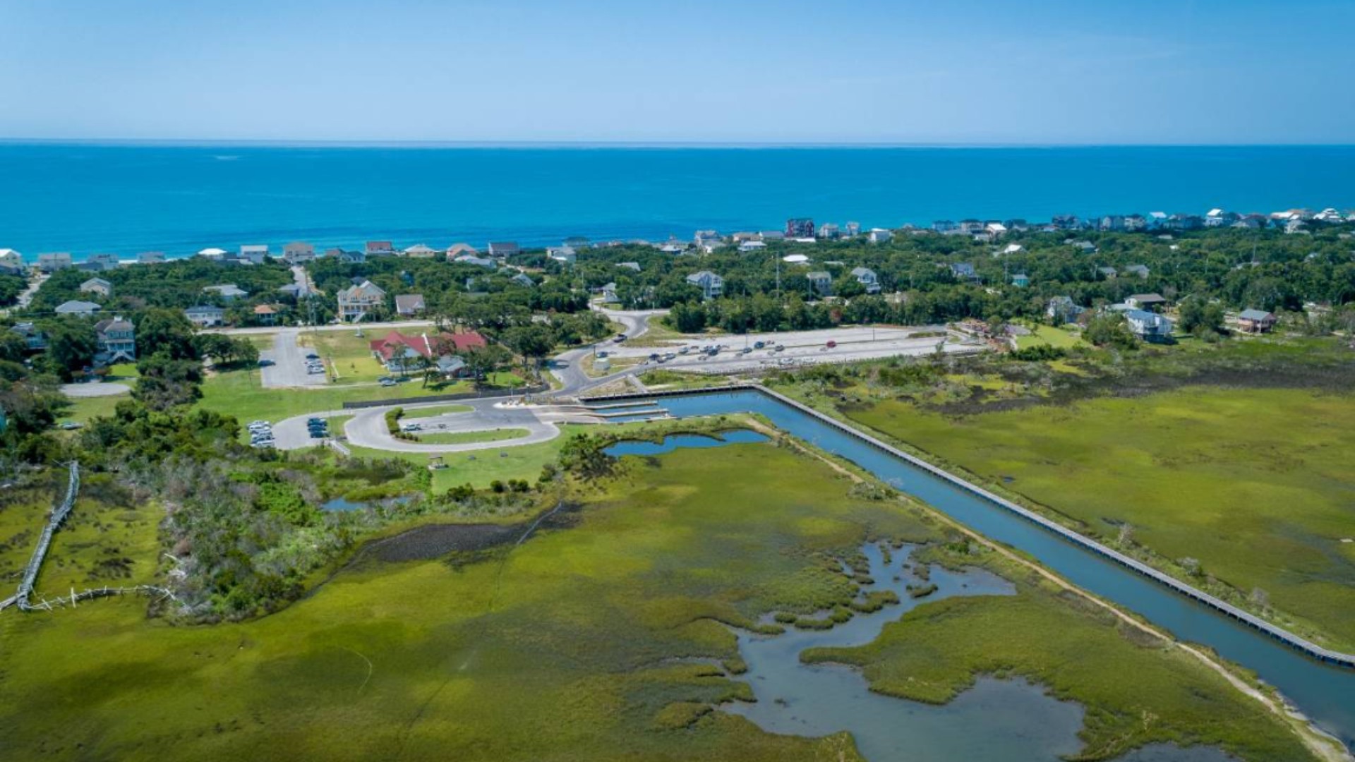 this community offers easy access Emerald Isle's oceanfront and soundside public accesses and parks that offer a wealth of amenities.