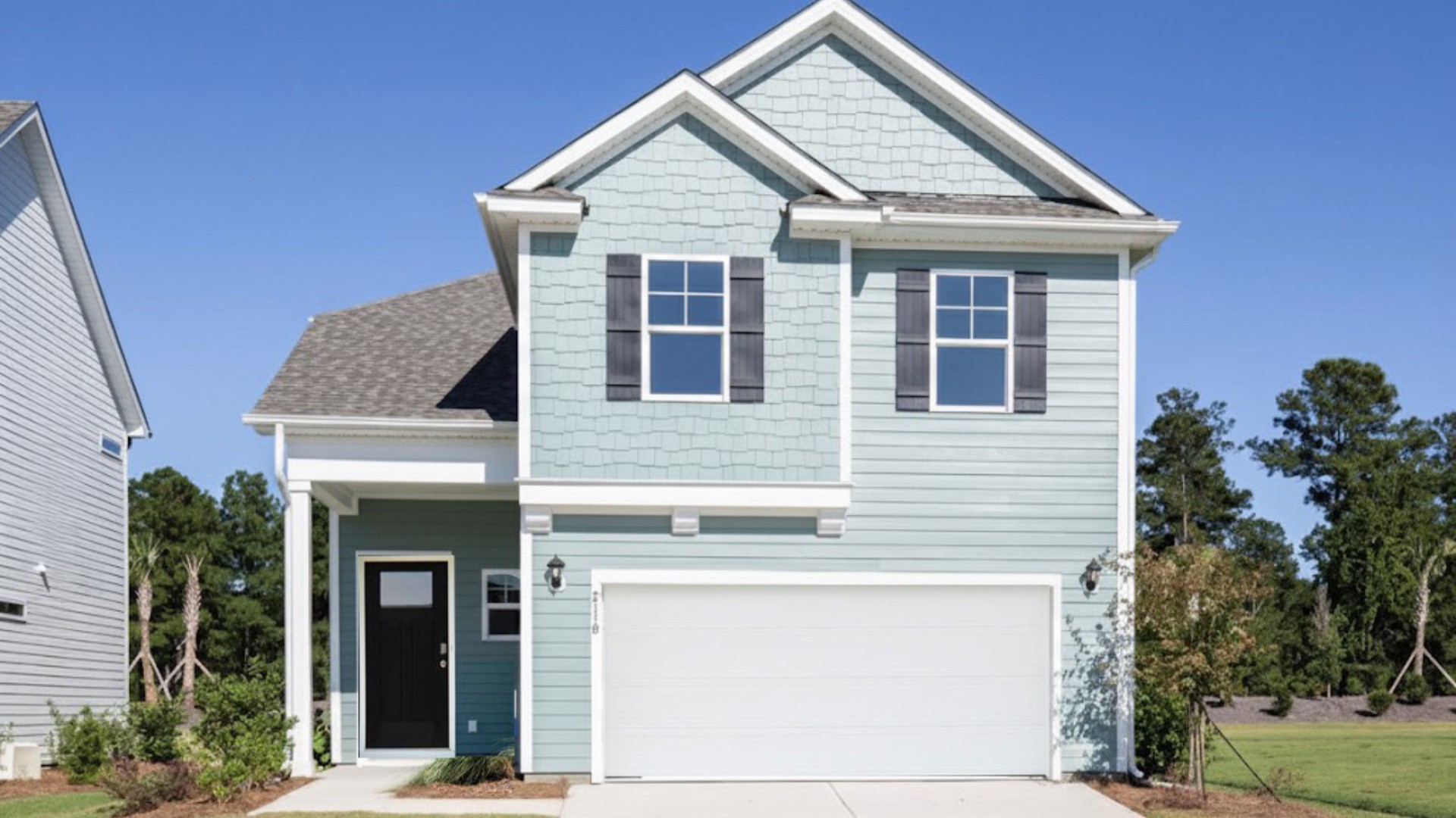 The Wren is one of our two-story floorplans featured in our Saltgrass Landing community in Winnabow, NC. With 2 modern exteriors to choose from, the Hayden is sure to turn heads. To top it off, its one of our floorplans that offers a 2-car garage.