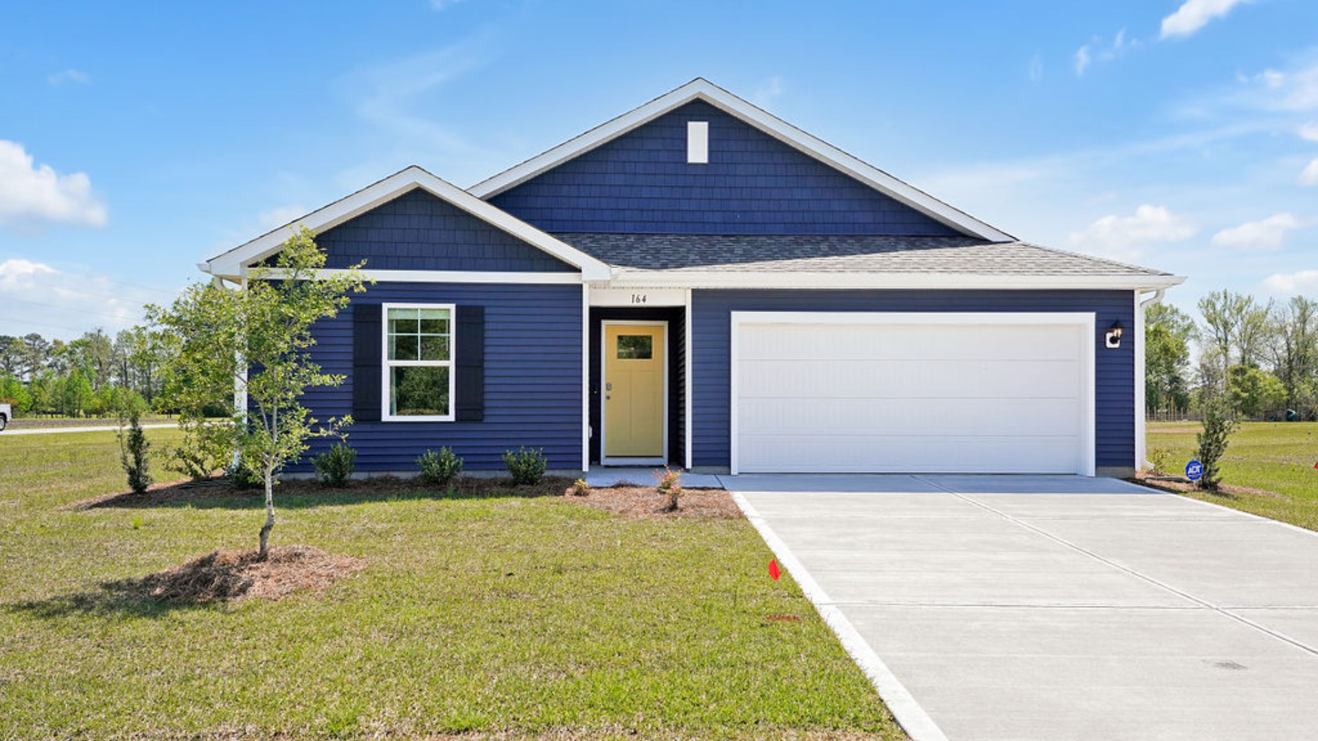 The Kerry floor plan featured in our Driftwood community in Richlands, North Carolina offers open living space with 3 bedrooms, 2 baths, 1,476 sq ft and a 2-car garage. This homesite sits on .46 acres.