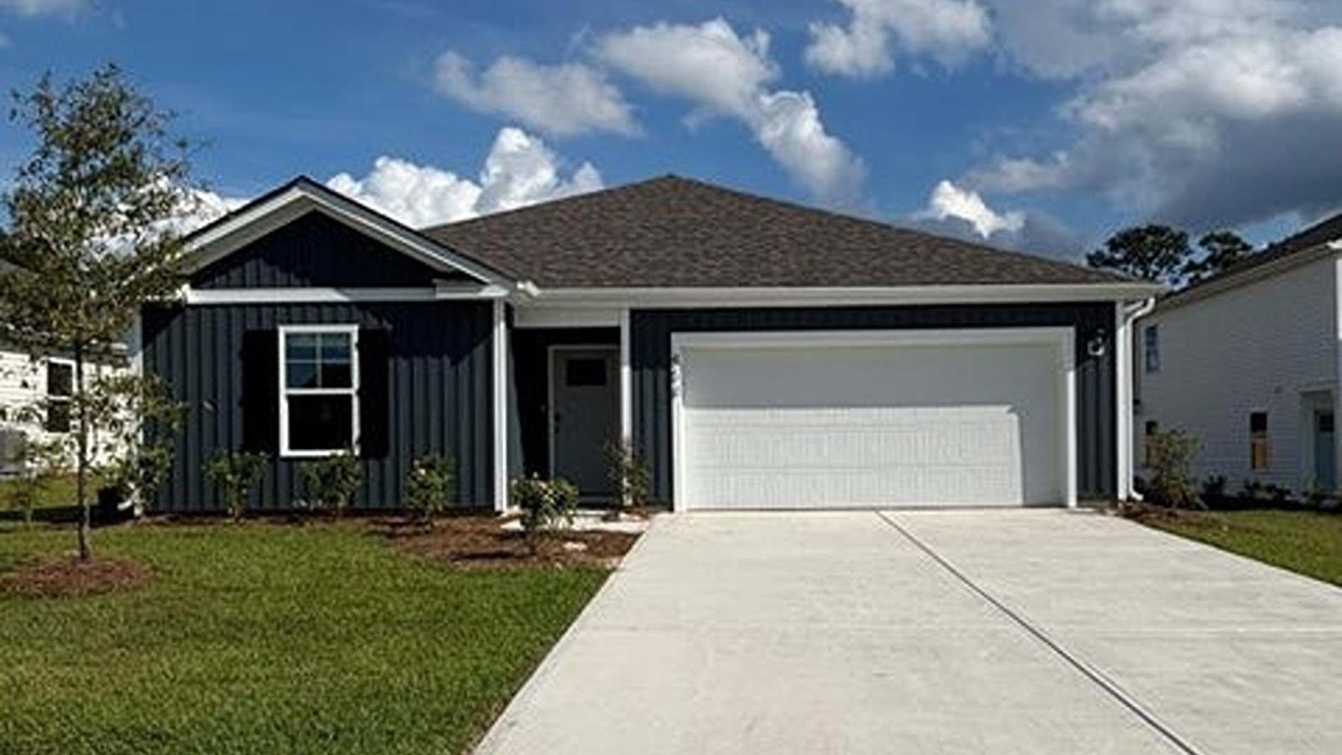 The Kerry floor plan featured in our Driftwood community in Richlands, North Carolina offers open living space with 3 bedrooms, 2 baths, 1,476 sq ft and a 2-car garage.