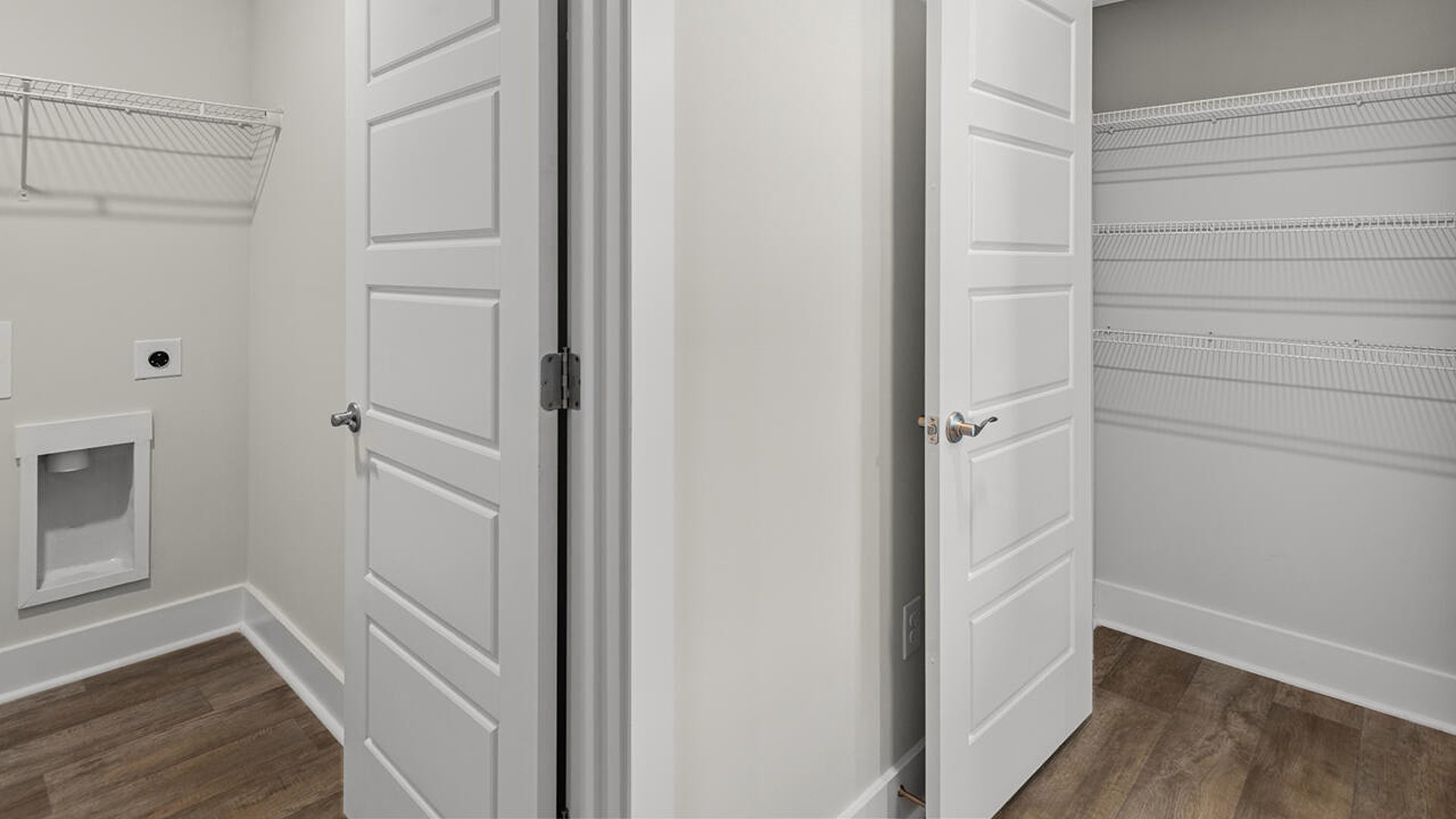 This is a 4-bedroom, 2.5-bathroom home with a 2-car garage, and it has the primary suite on the main level. Entering the great room we find the dining area, family room and a wonderful cook's kitchen are all together for open living.