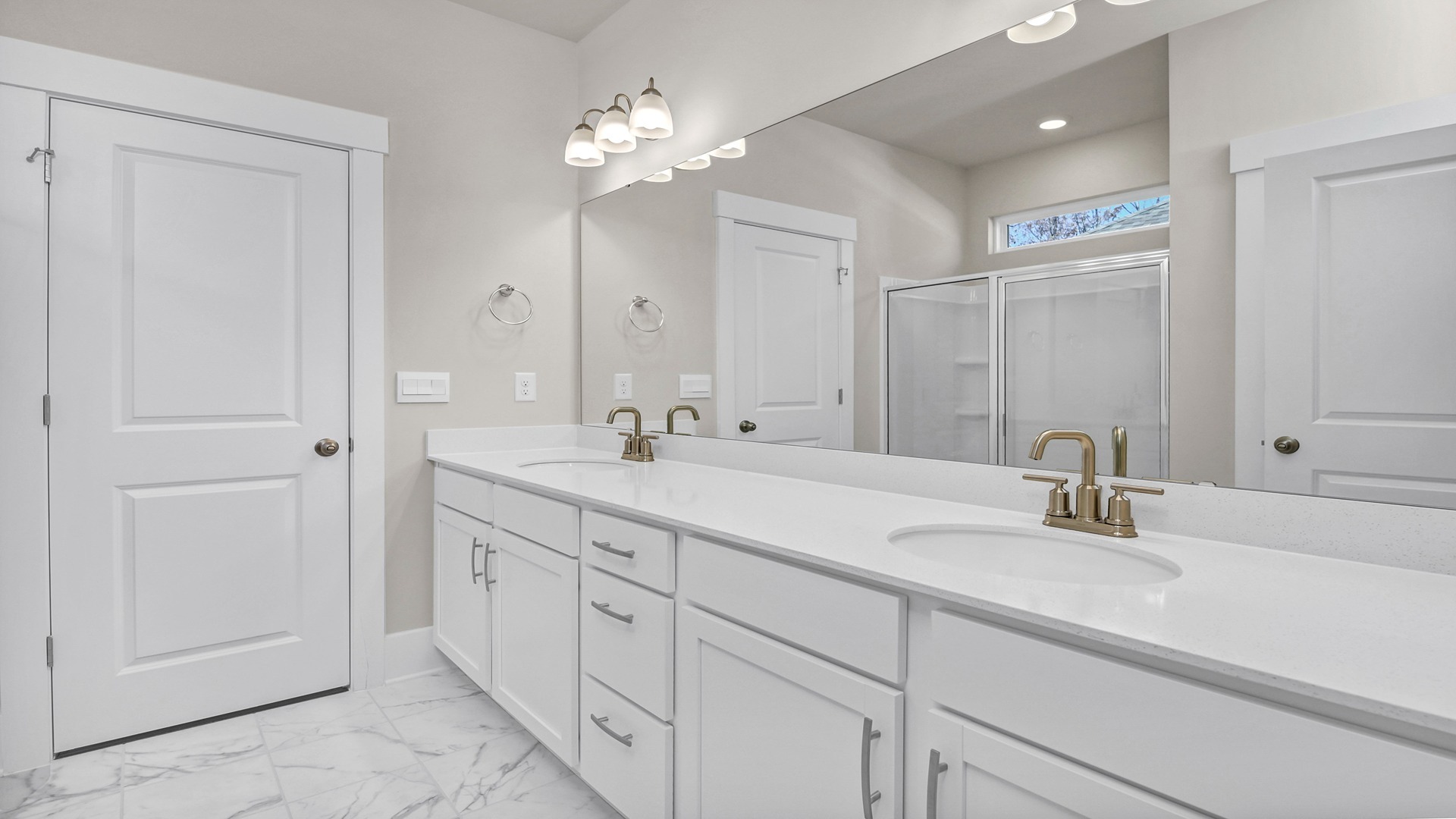 Double primary vanity with white cabinetry
