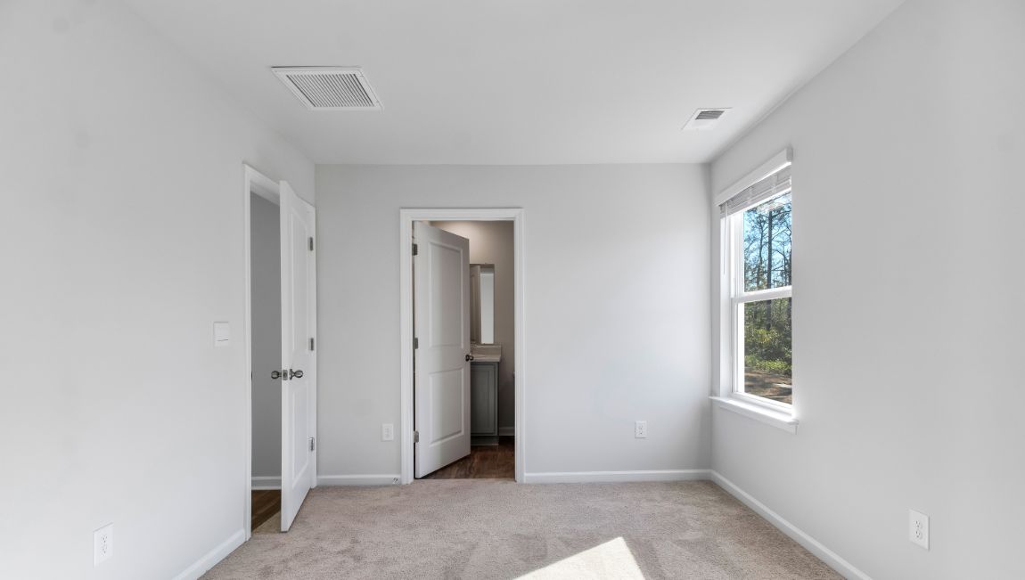 Direct access to en-suite primary bathroom in the primary bedroom