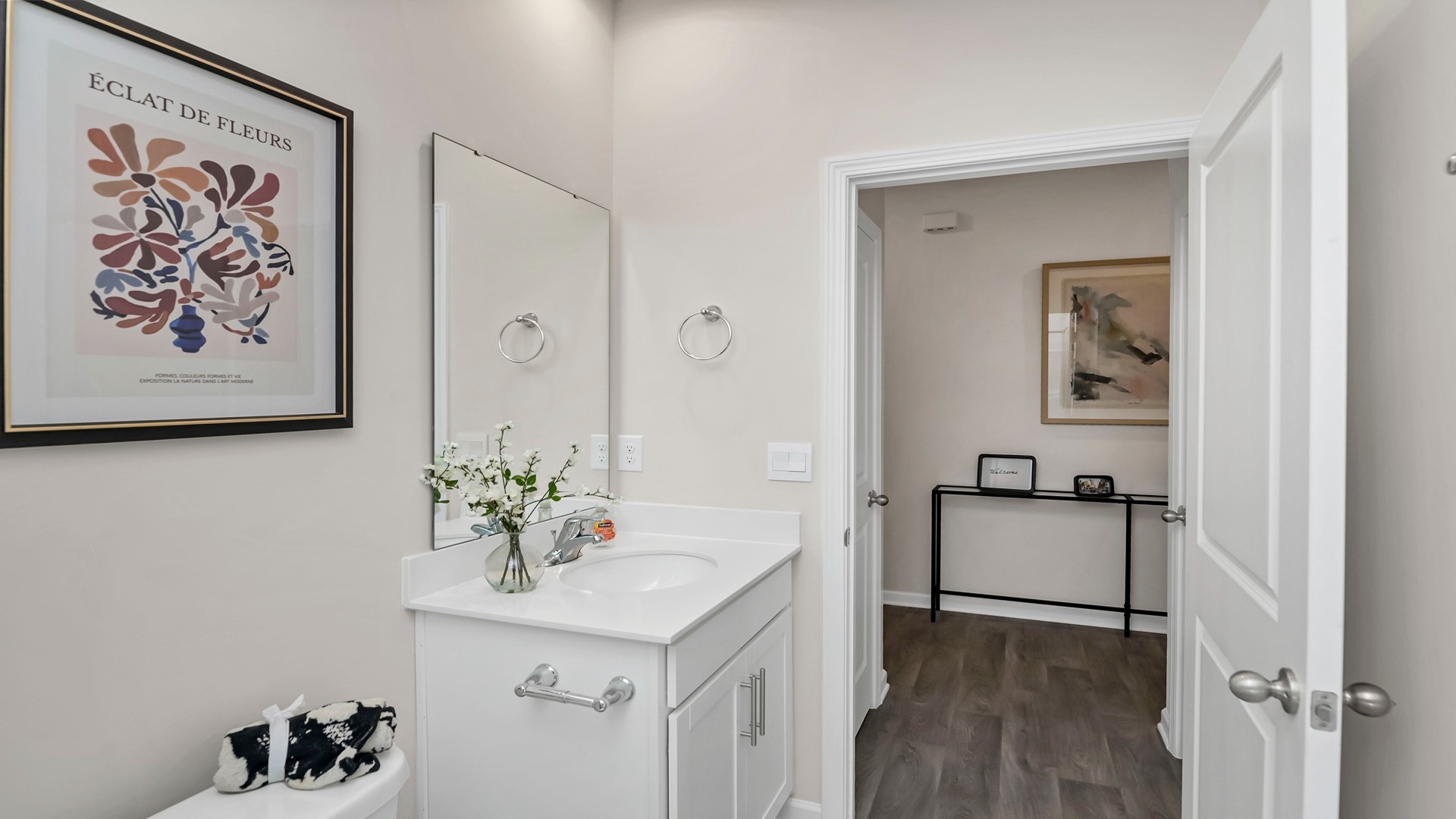 Bathroom 2 with a single-sink vanity