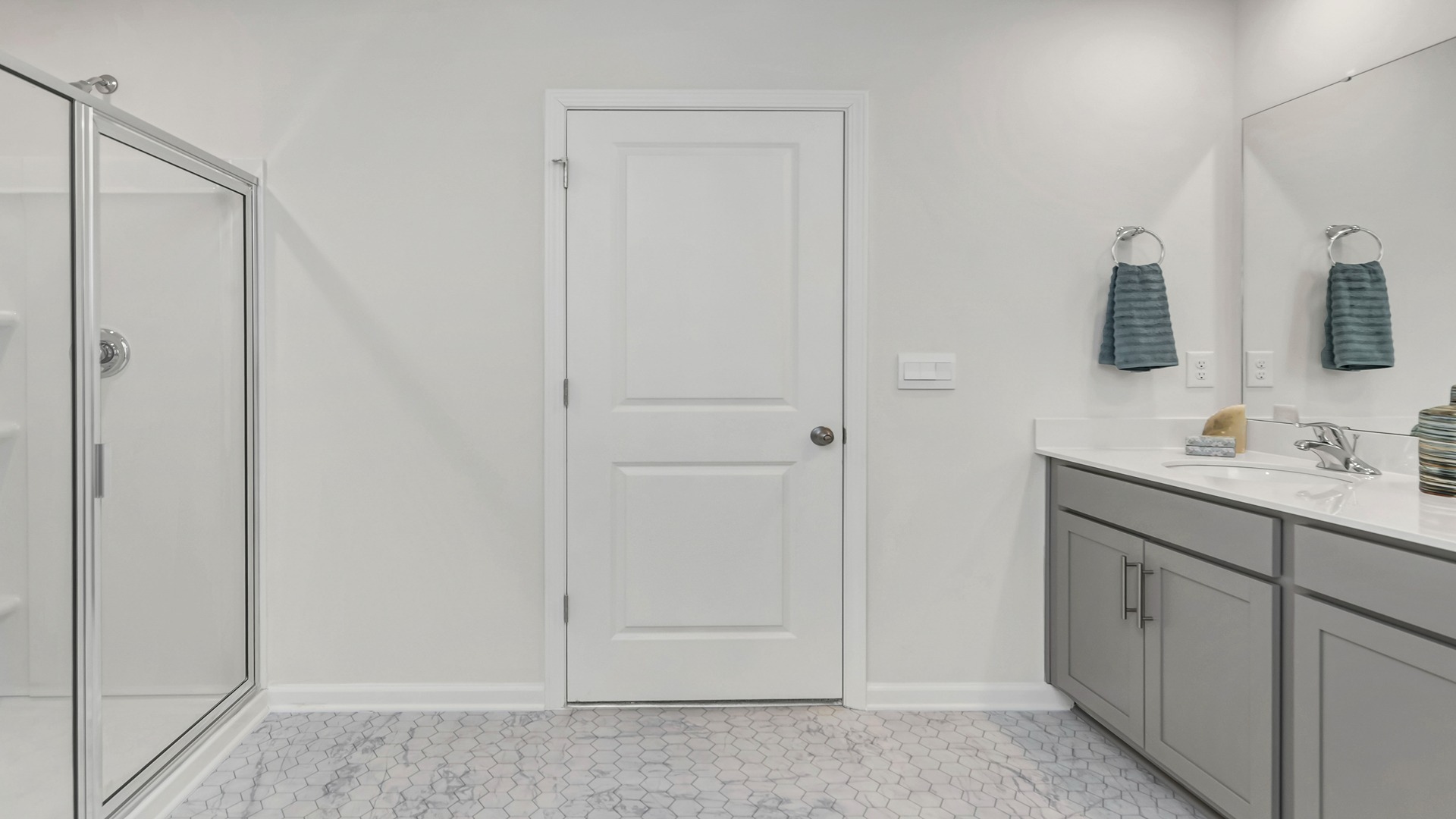 En-suite primary bathroom with double vanity