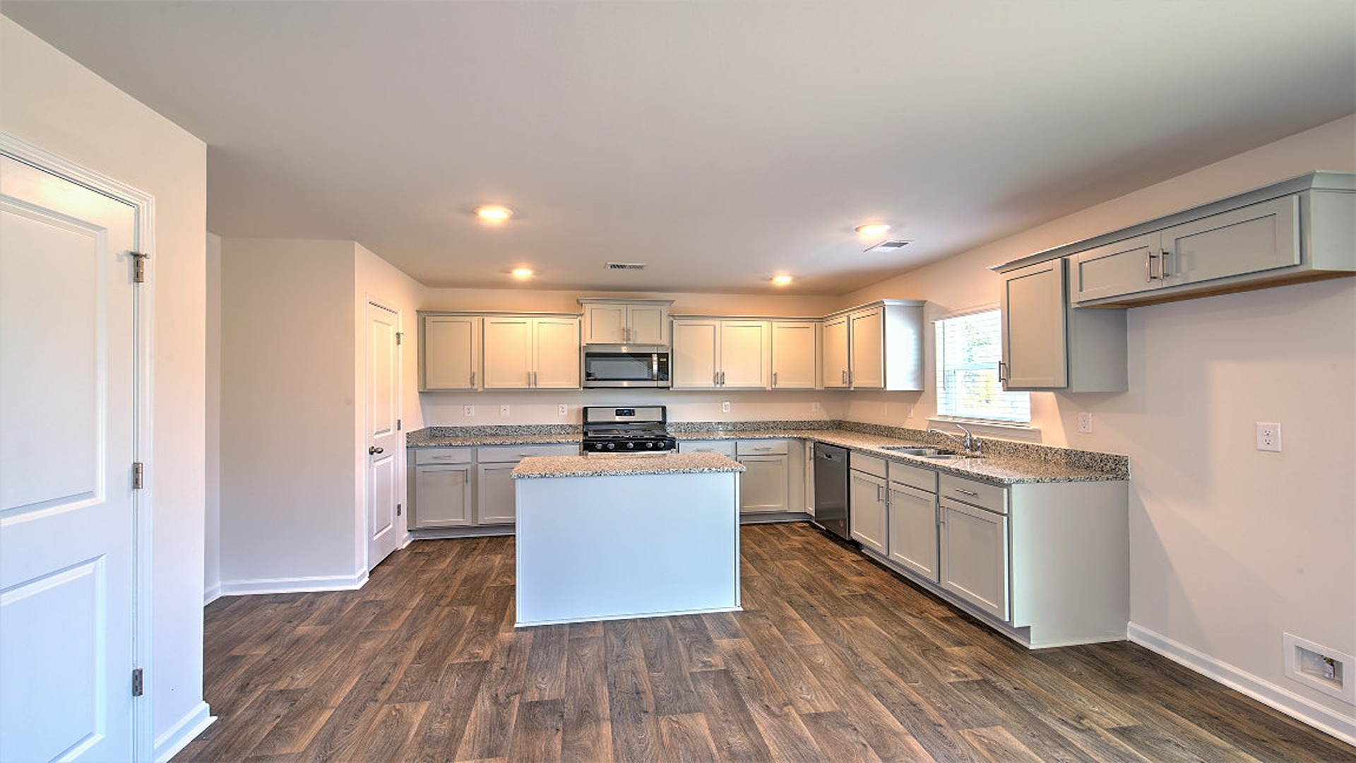 Small floating kitchen island in the kitchen
