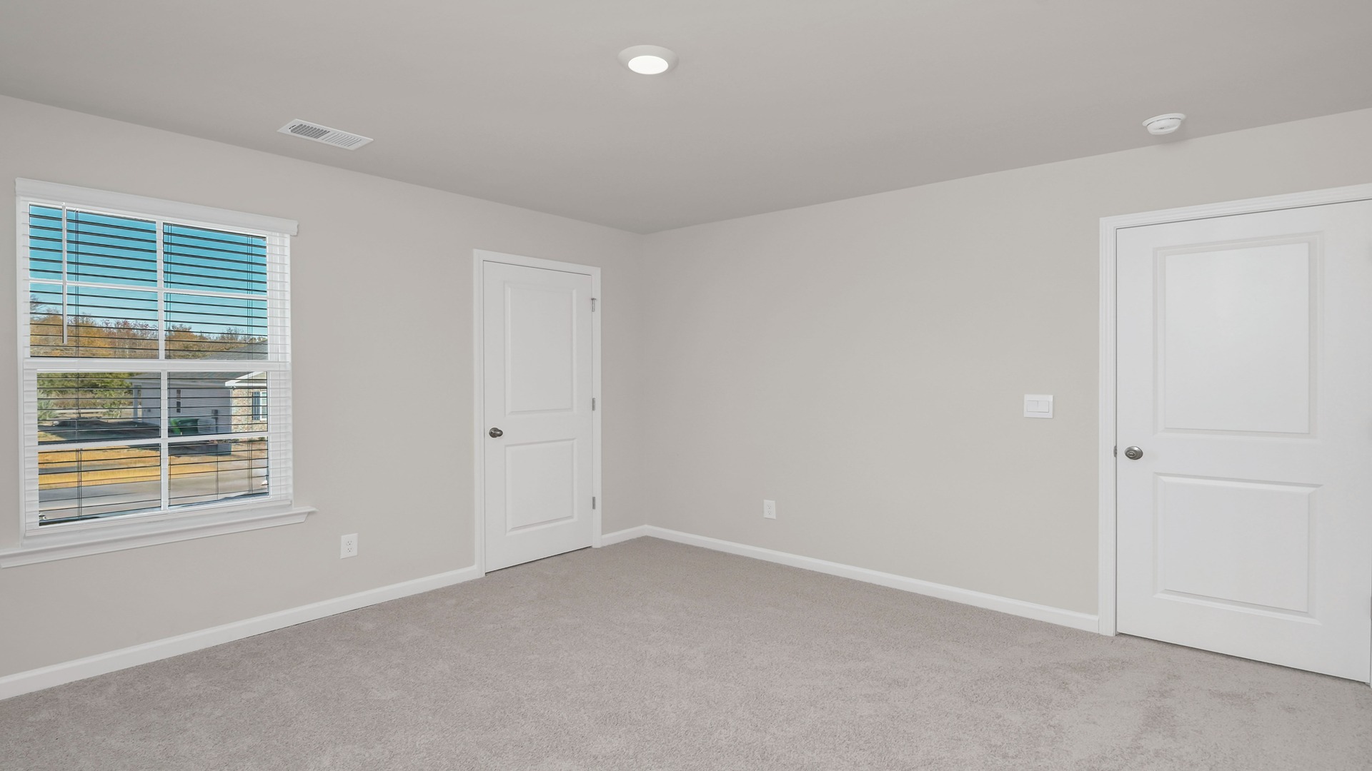 Window and carpet flooring in bedroom 4