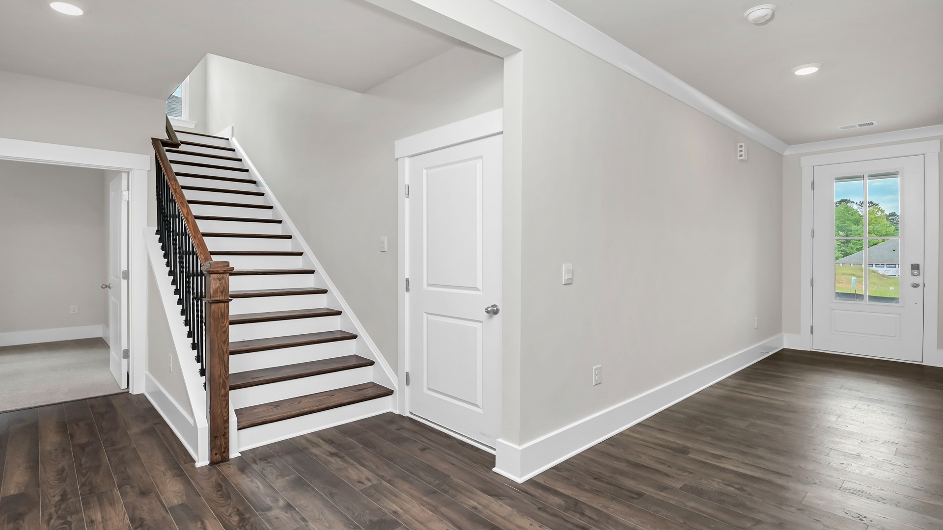 Oak treat stairway to upstairs