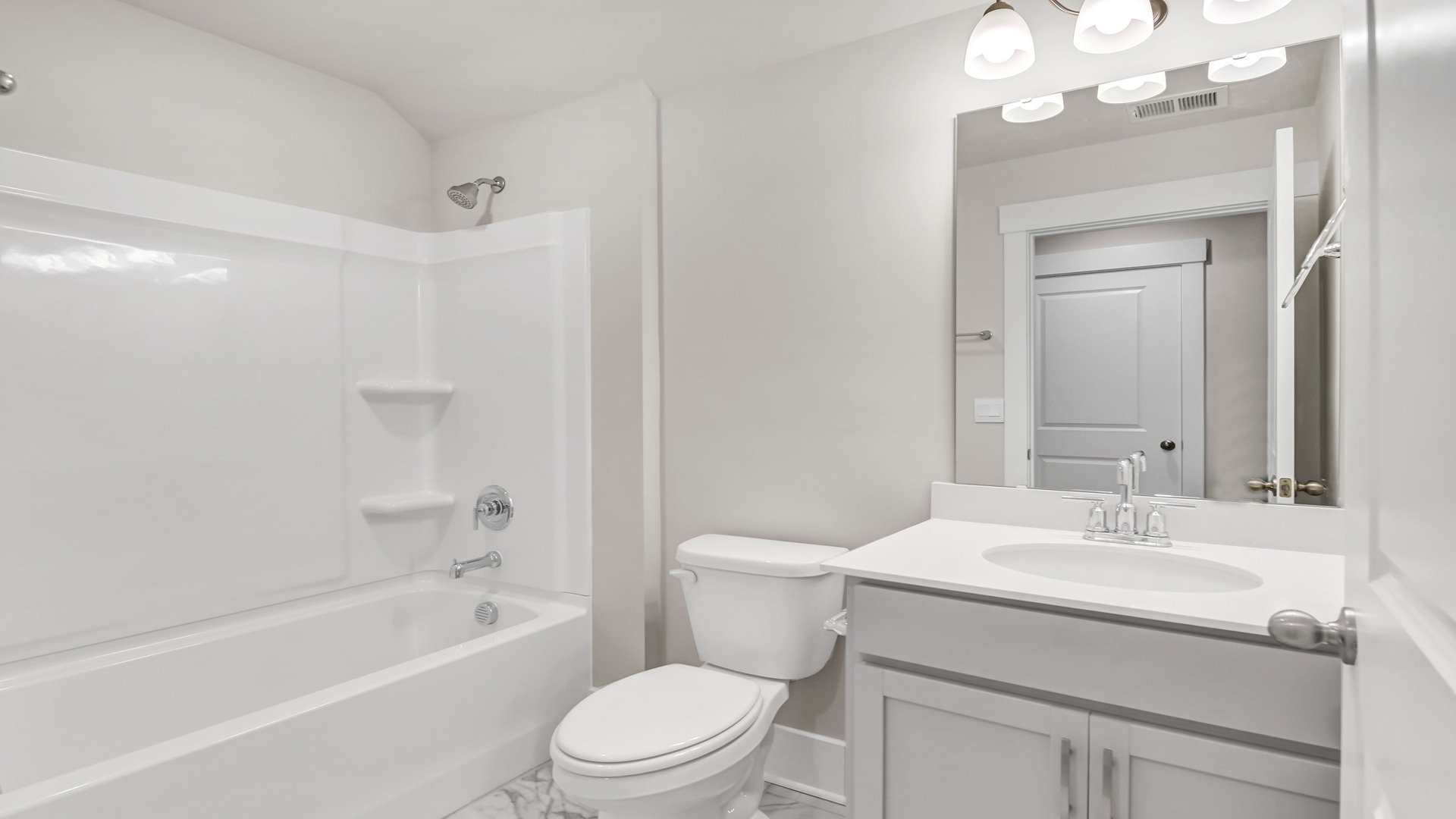 Upstairs bathroom with shower/tub combo
