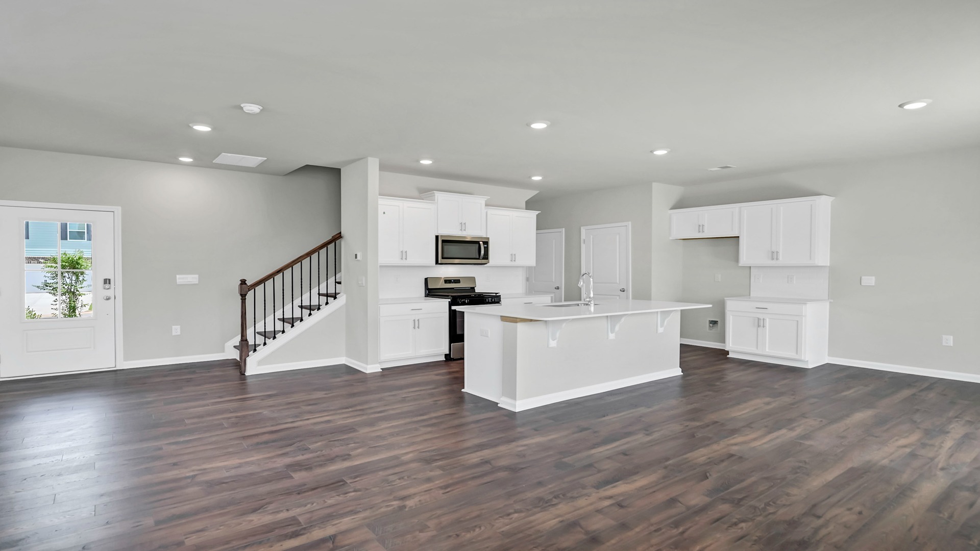 Aisle front entrance opens up into the kitchen, dining, living areas