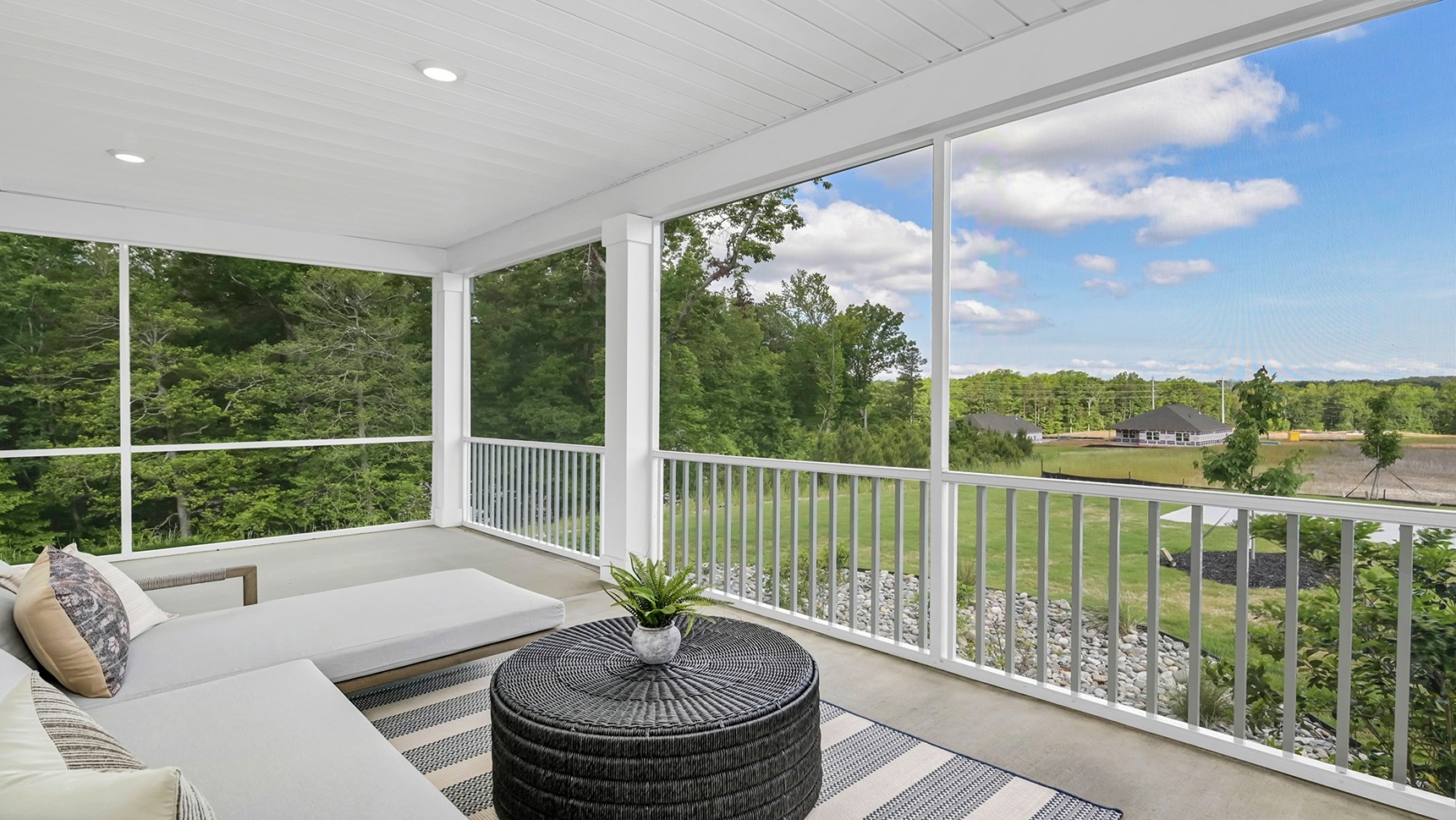 Option to screen in back patio